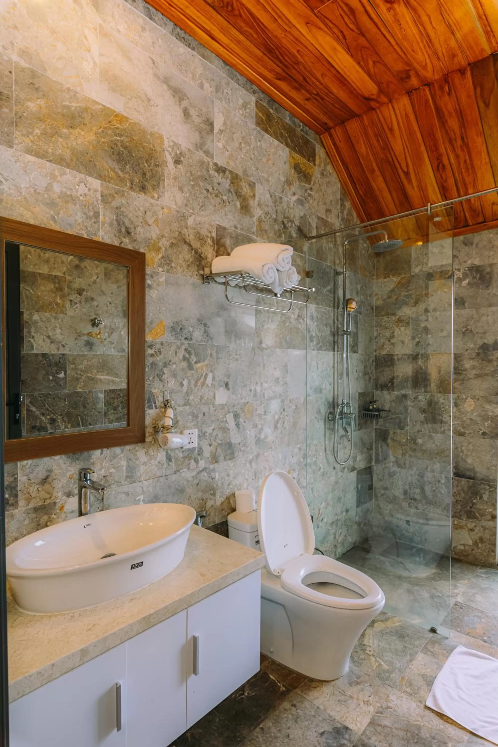 Toilet in Hoi An Majestic Villa