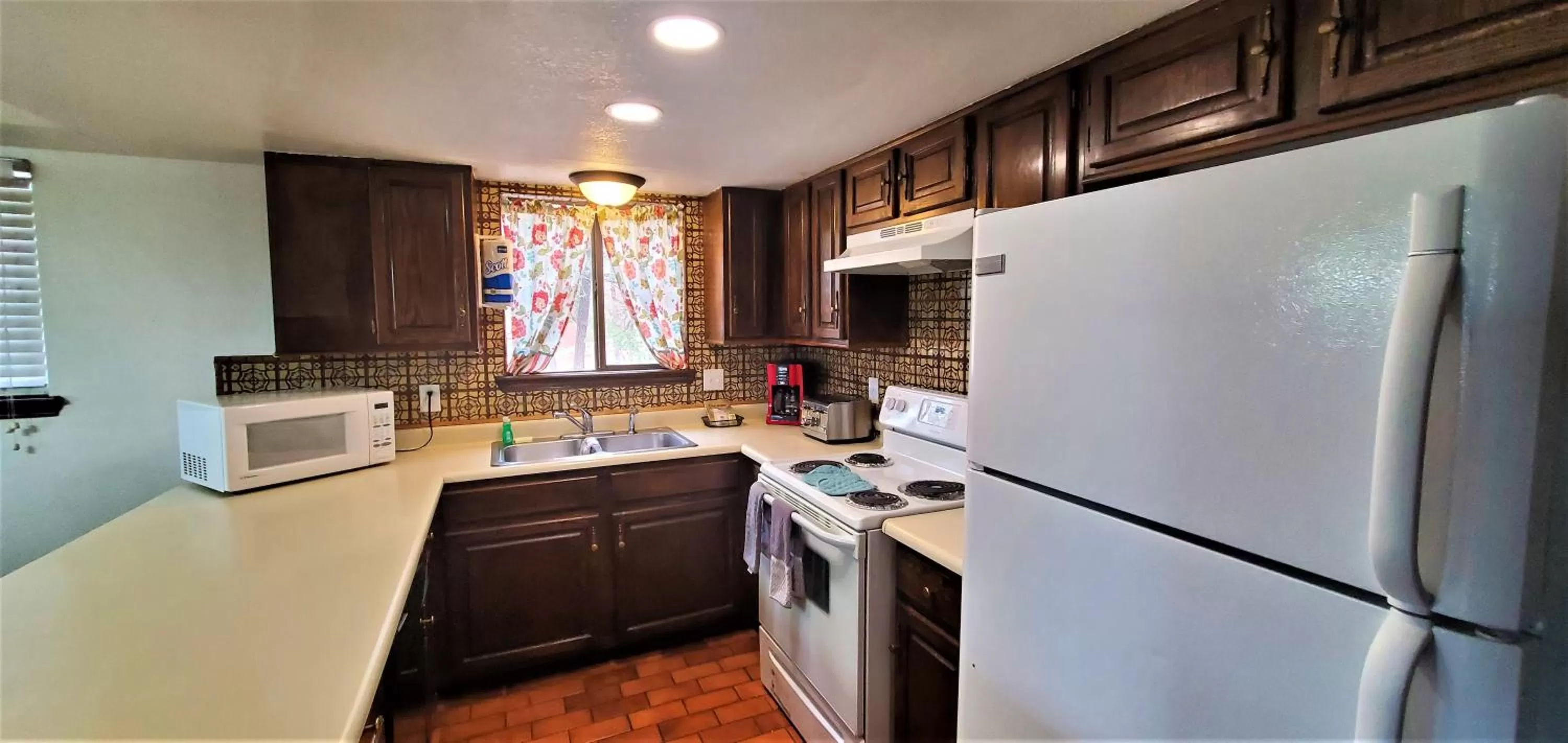 Kitchen or kitchenette in High Sierra Condominiums