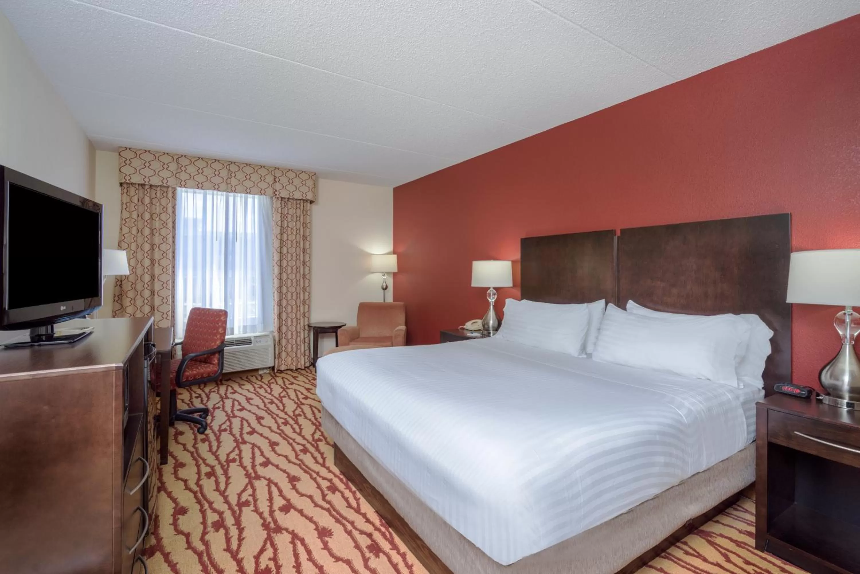 Photo of the whole room, Bed in Holiday Inn Express Hanover by IHG