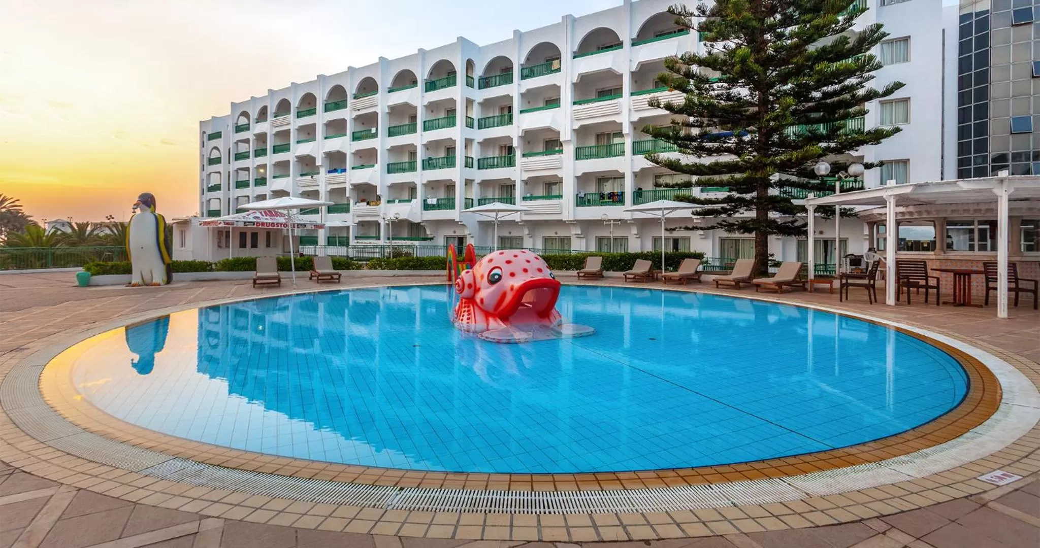 Pool view in El Mouradi Palace- Couple et Famille uniquement