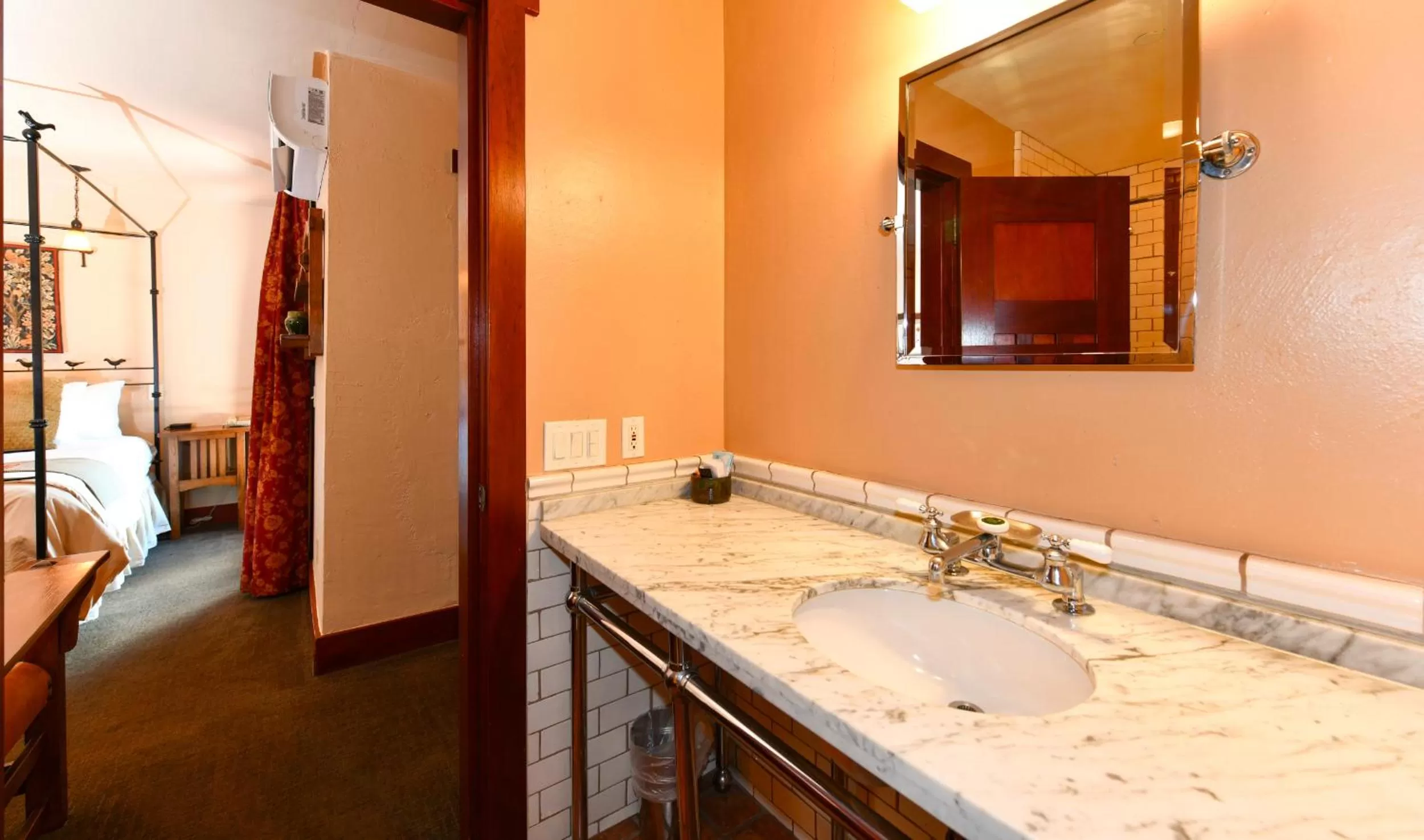 Bathroom in Blackbird Inn