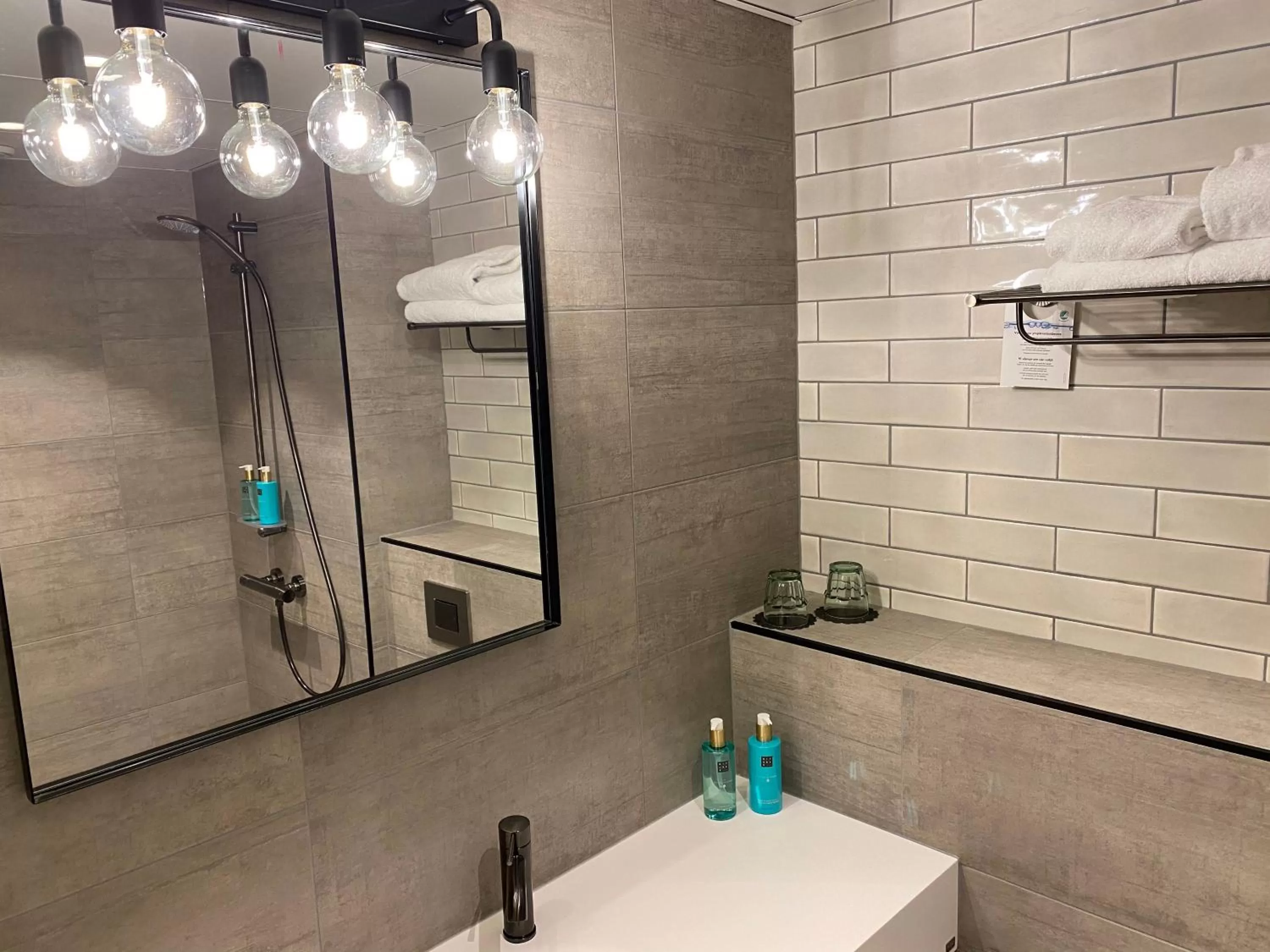 Bathroom in Skyline Airport Hotel