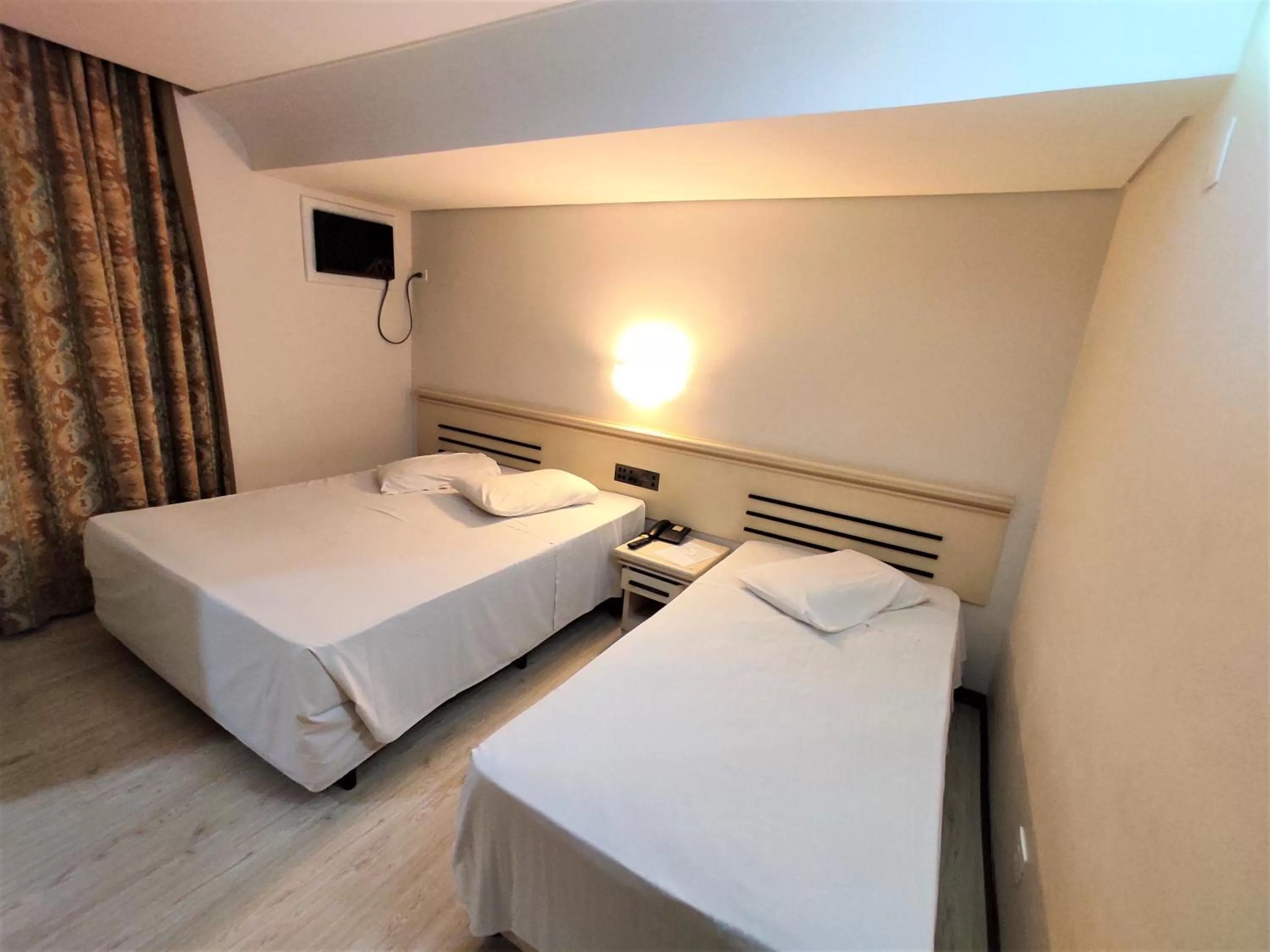 Bedroom, Bed in Granville Hotel