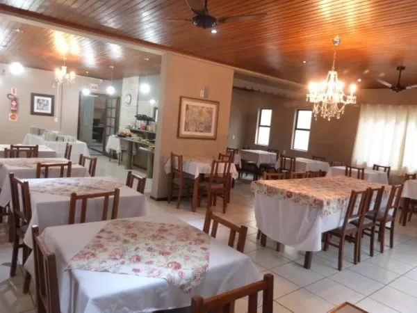 Restaurant/Places to Eat in Hotel Cambirela