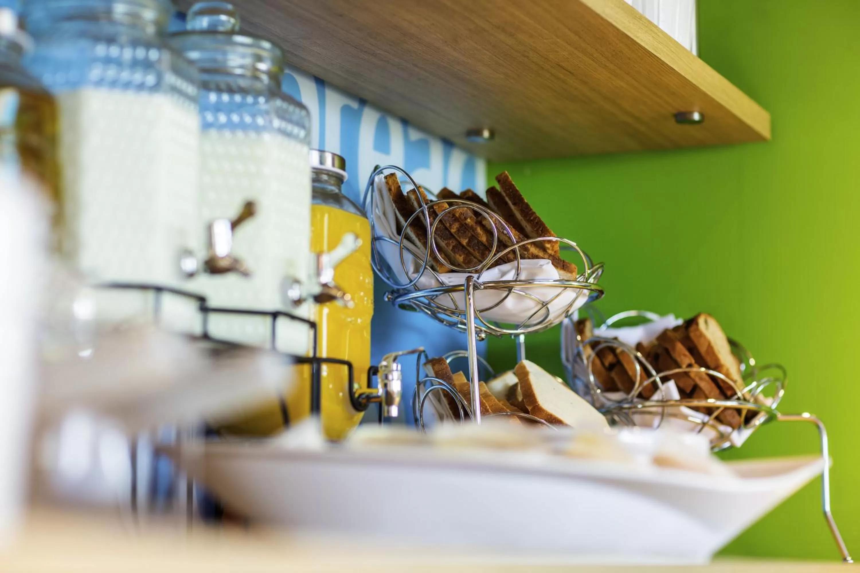 Restaurant/places to eat in ibis Budget Brisbane Airport