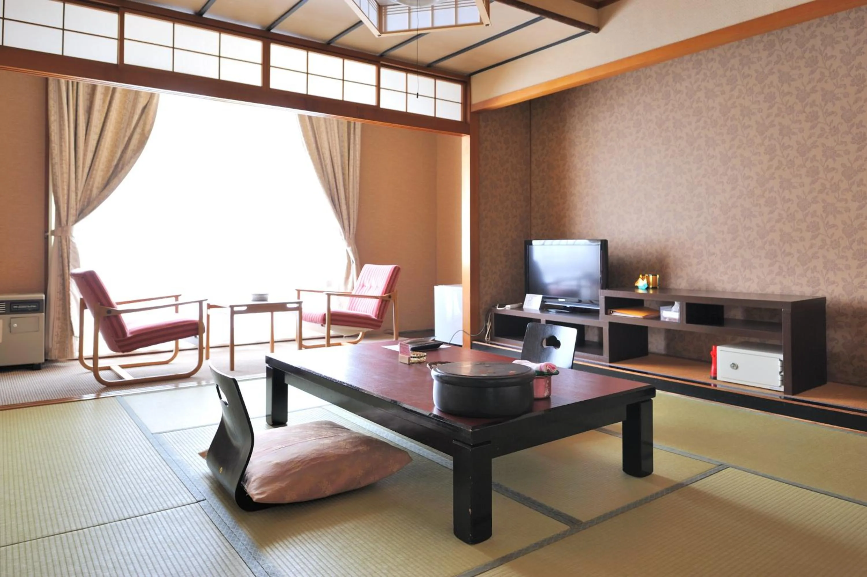 Photo of the whole room in Mogamitakayu Zenshichinoyu Ohira