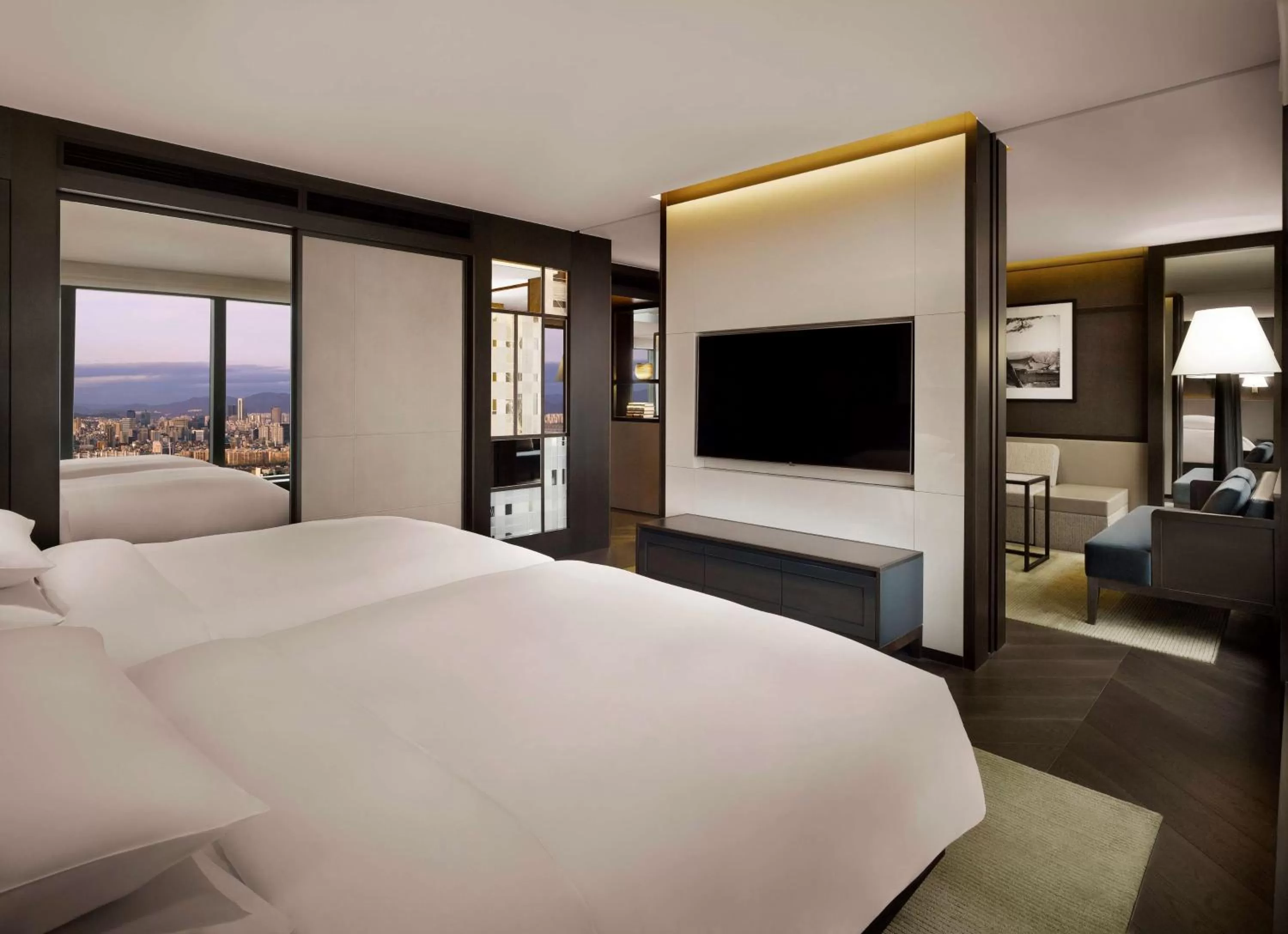 Photo of the whole room, Bed in Grand Hyatt Seoul