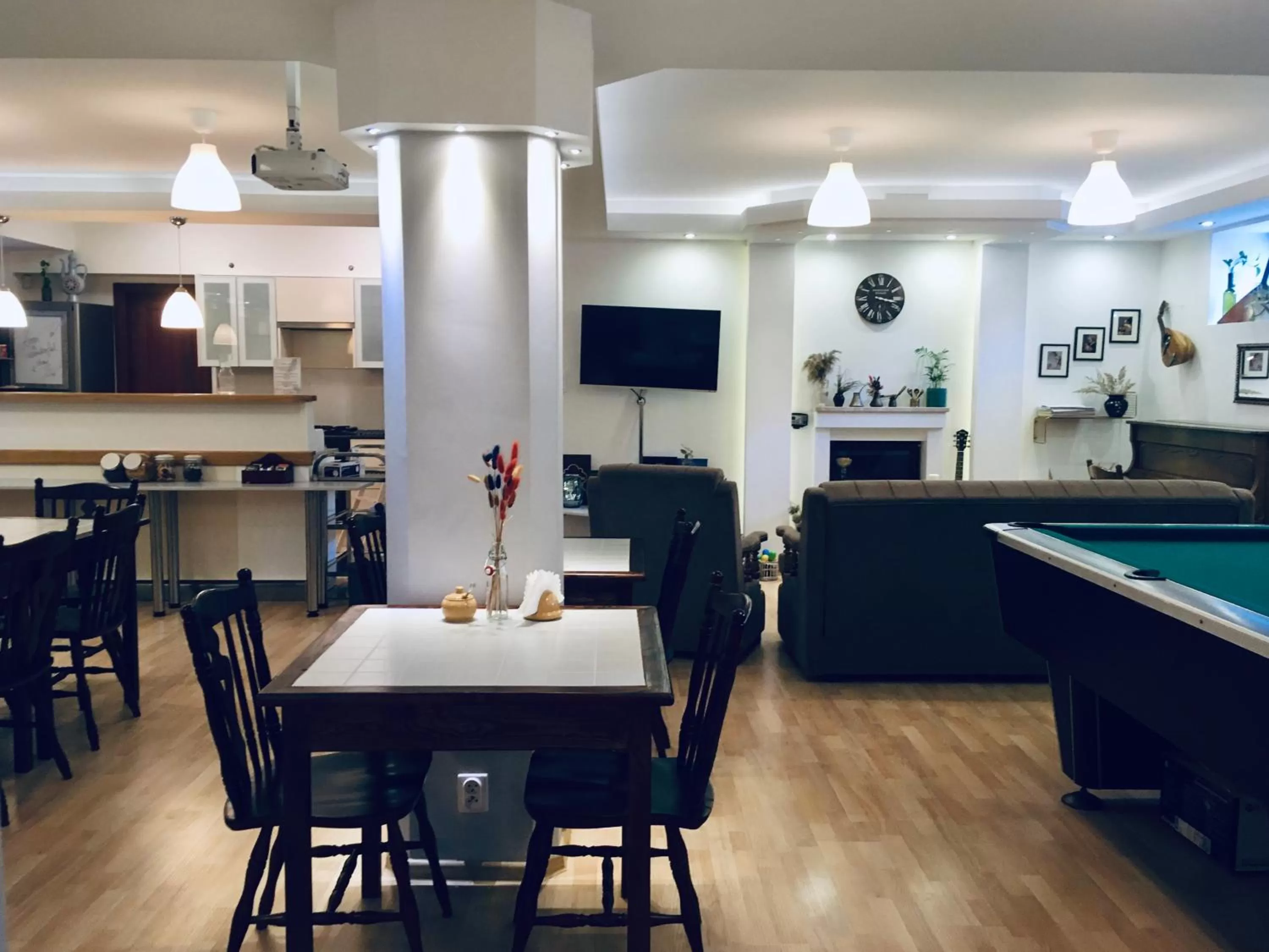 Lounge or bar, Restaurant/Places to Eat in Villa MB