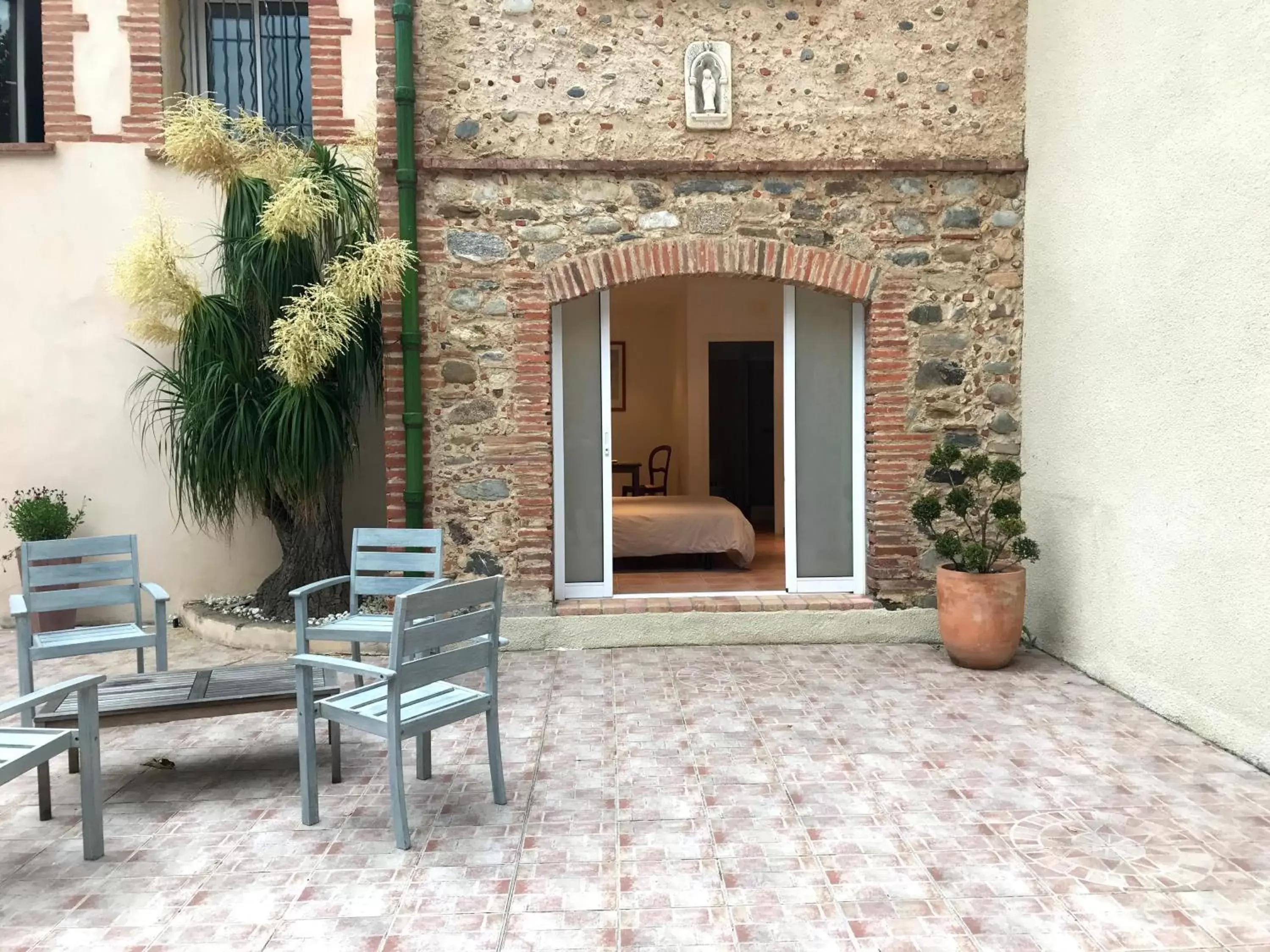 Double Room with Garden View in MAS TRAMONTANE chambres d'hôtes avec parc arboré & piscine Double Room with Garden View in MAS TRAMONTANE chambres d'hôtes avec parc arboré & piscine