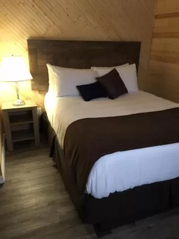 Bed in The Southern Port Hotel & Chalets