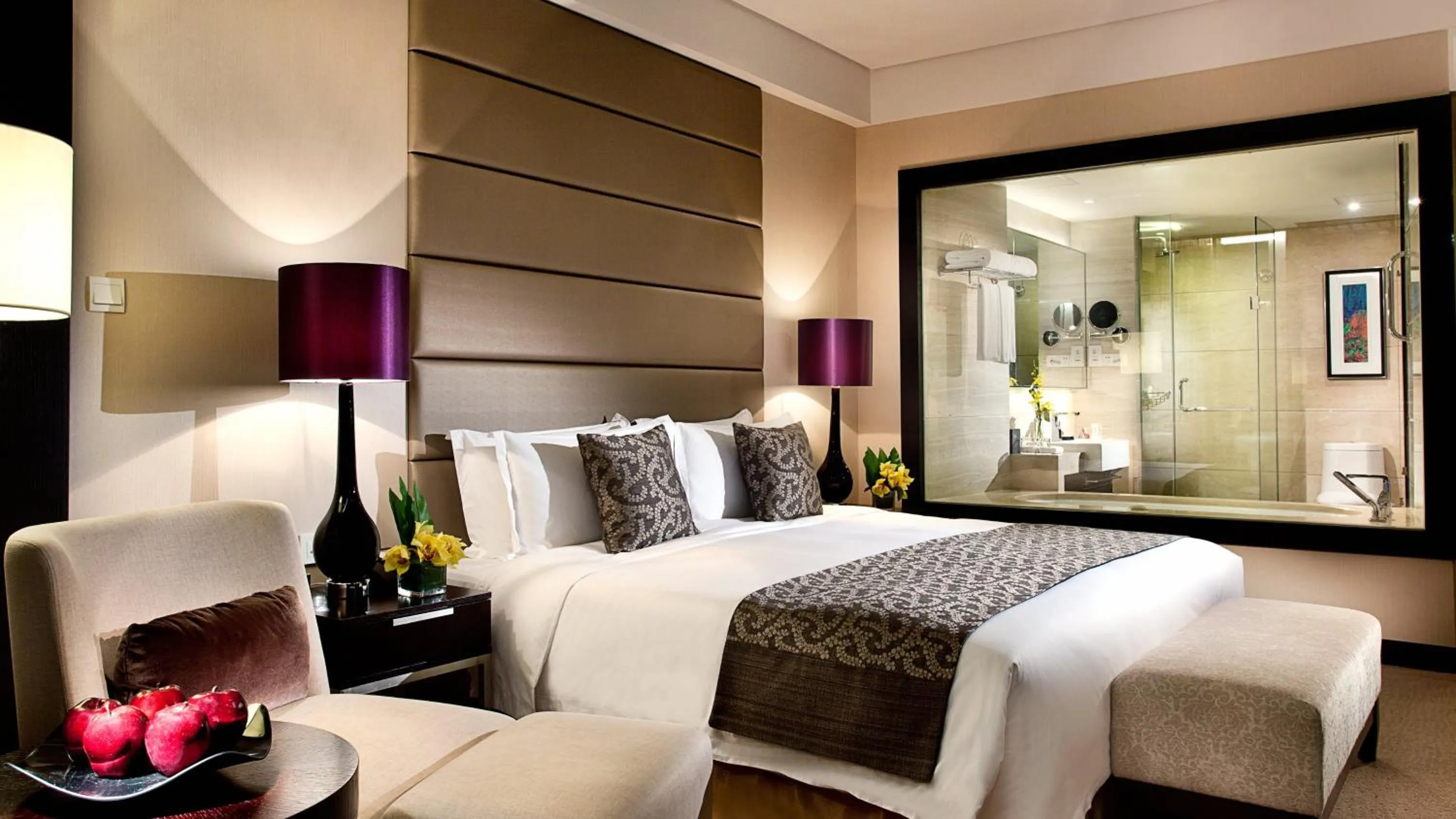 Photo of the whole room, Bed in Crowne Plaza Shanghai Xiayang Lake by IHG