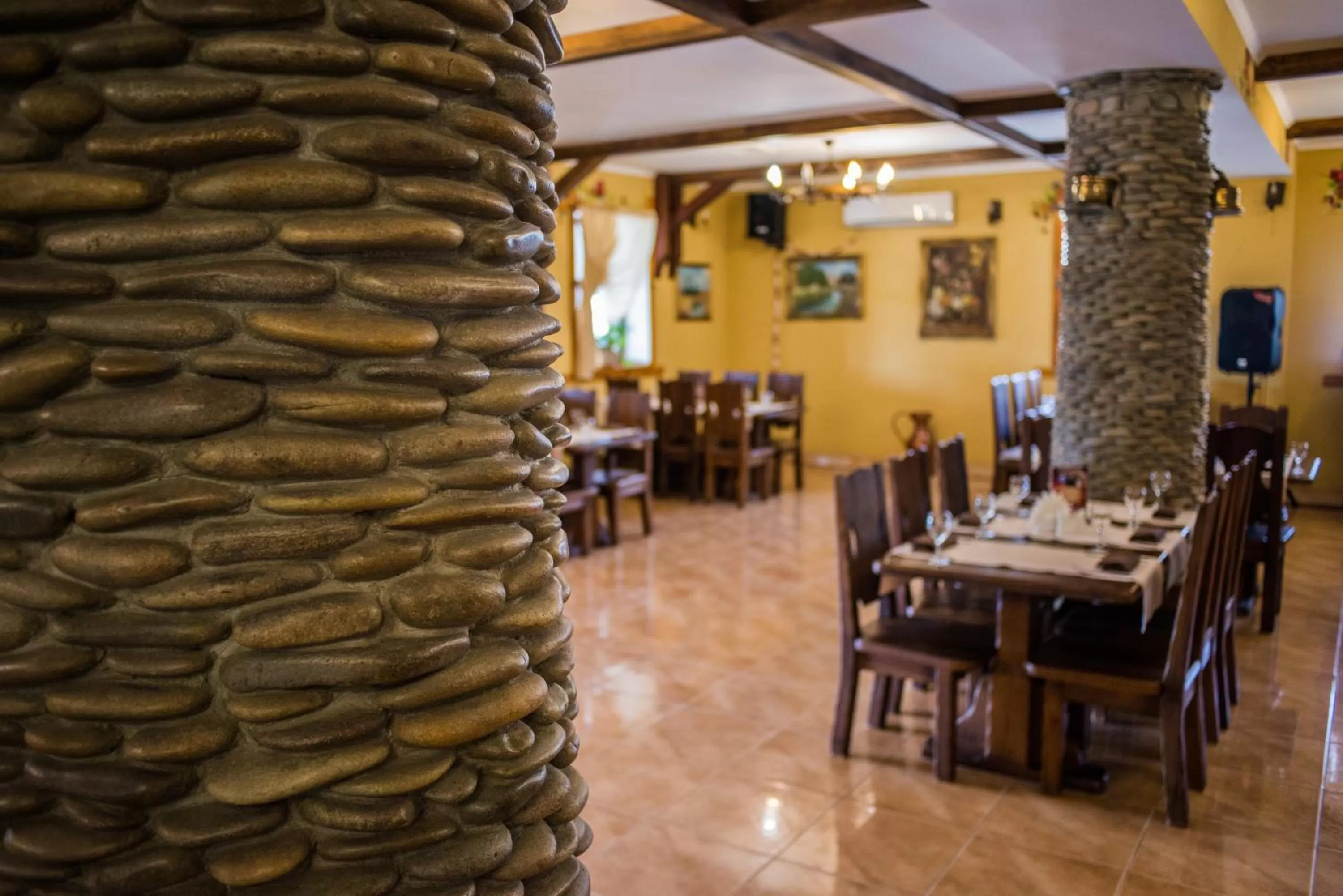 Restaurant/Places to Eat in Stara Vezha Hotel