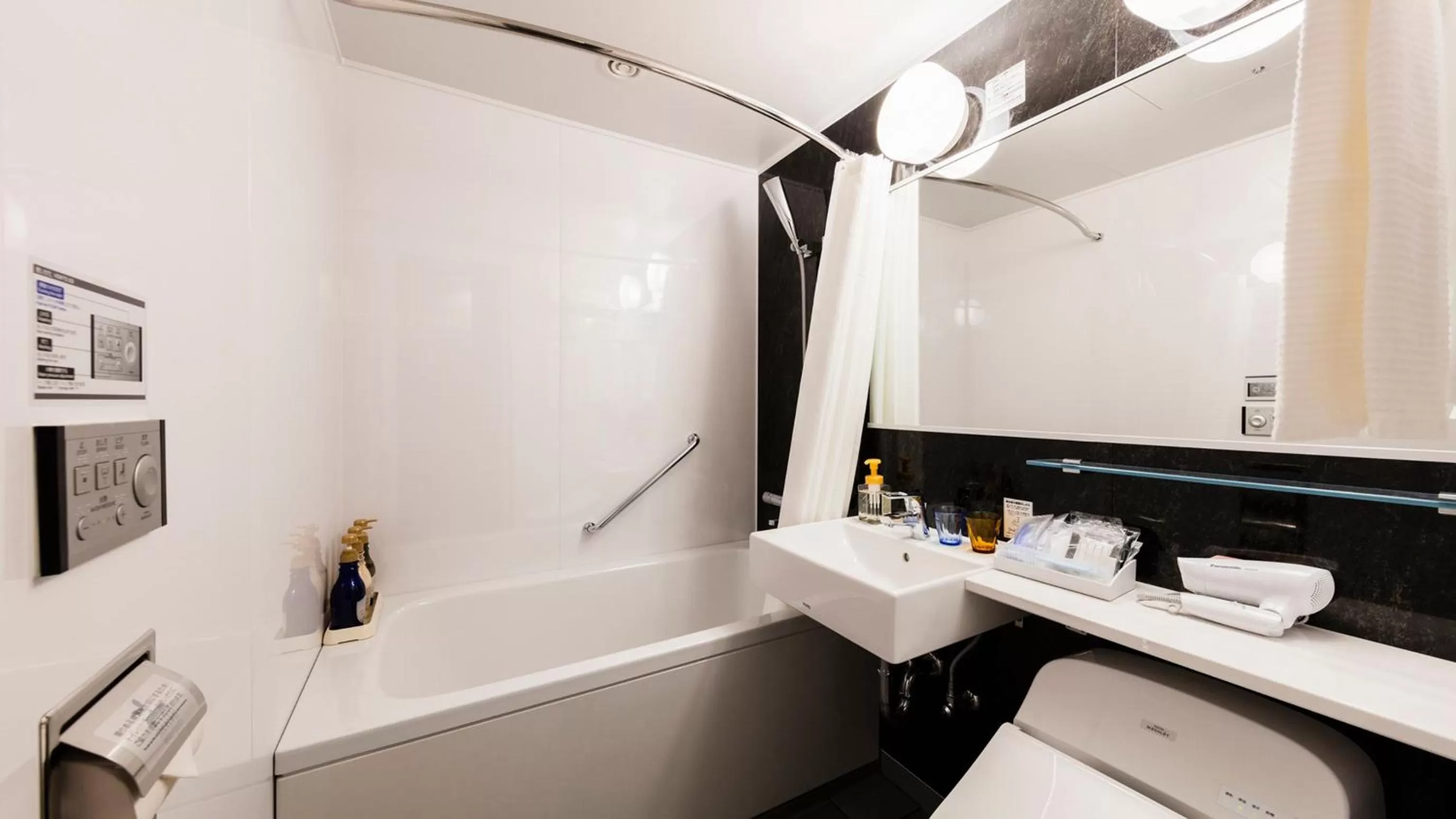 Bathroom in JR-East Hotel Mets Urawa