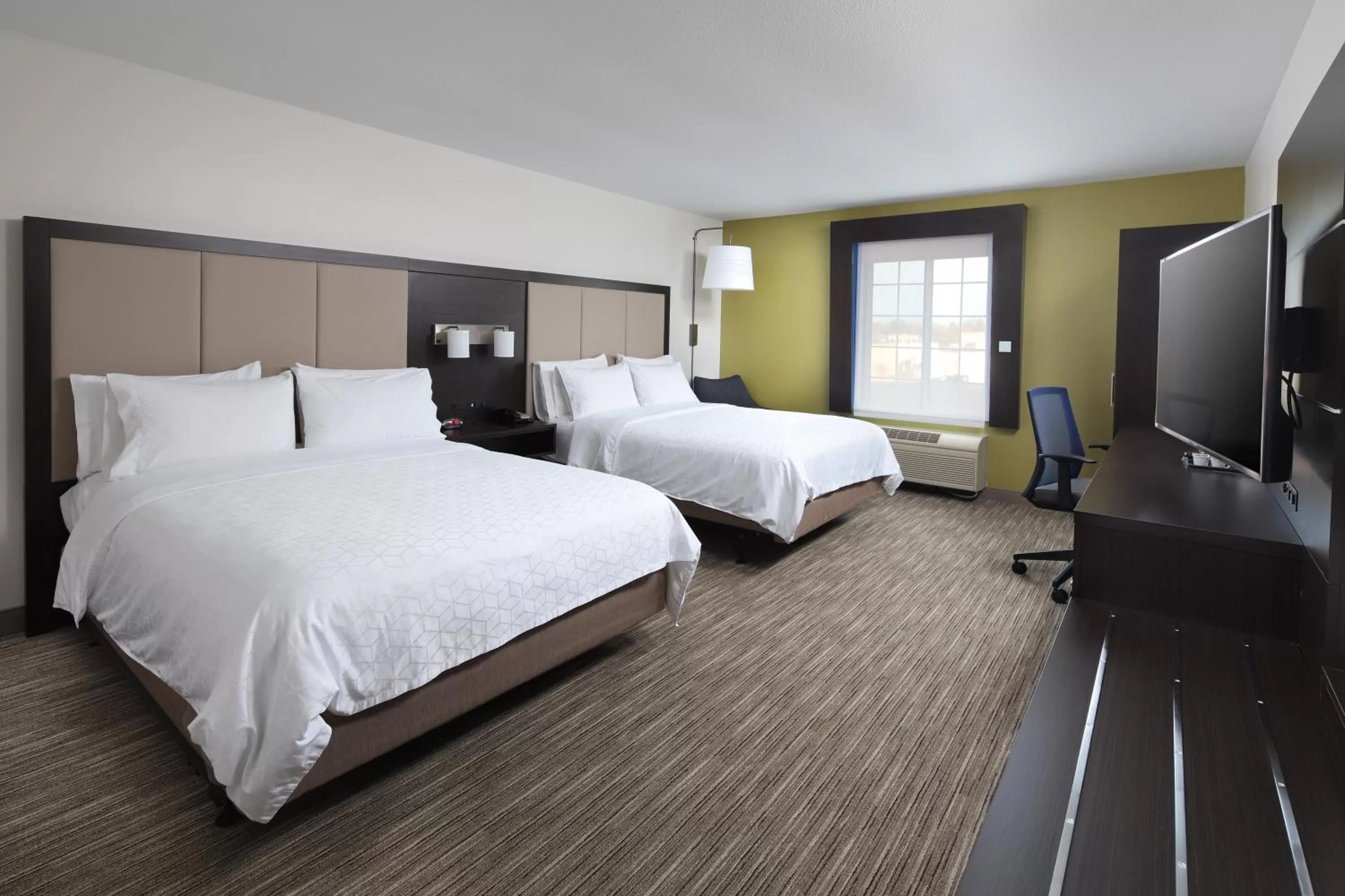 Photo of the whole room, Bed in Holiday Inn Express Grand Rapids Southwest by IHG