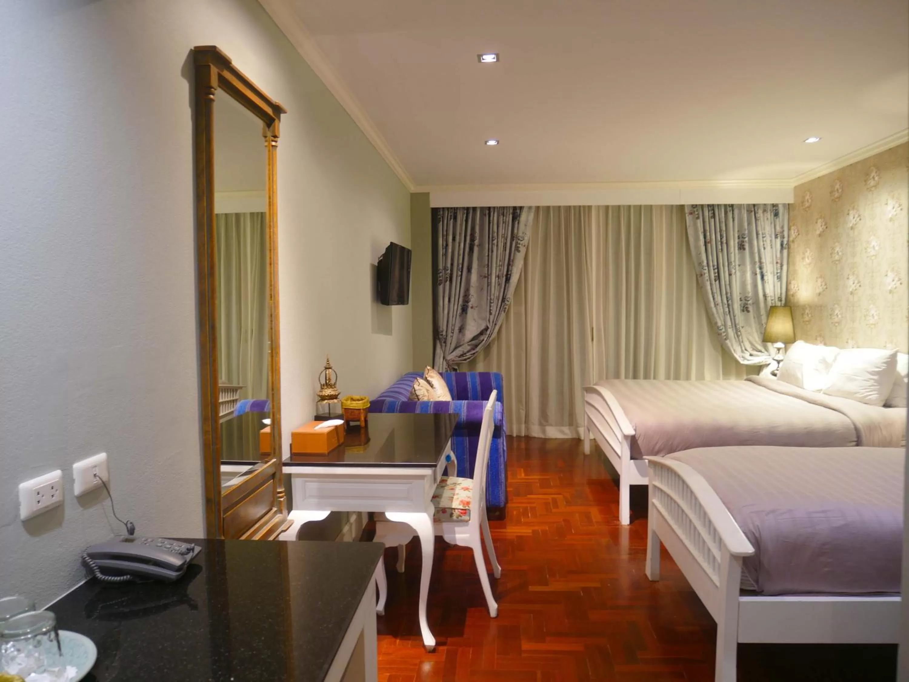 At Pingnakorn Huaykaew