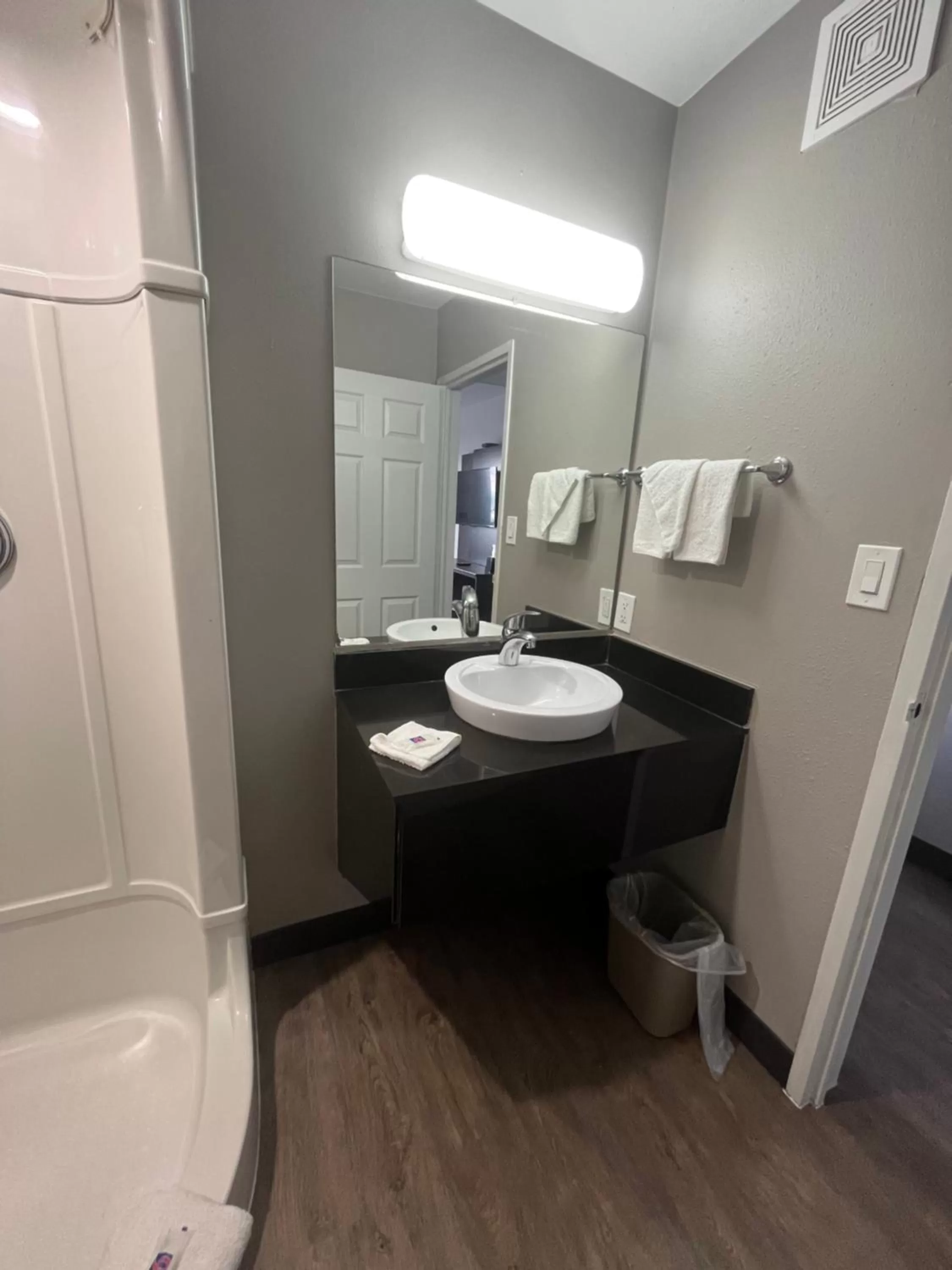 Shower in Motel 6-Wichita, KS - AIRPORT