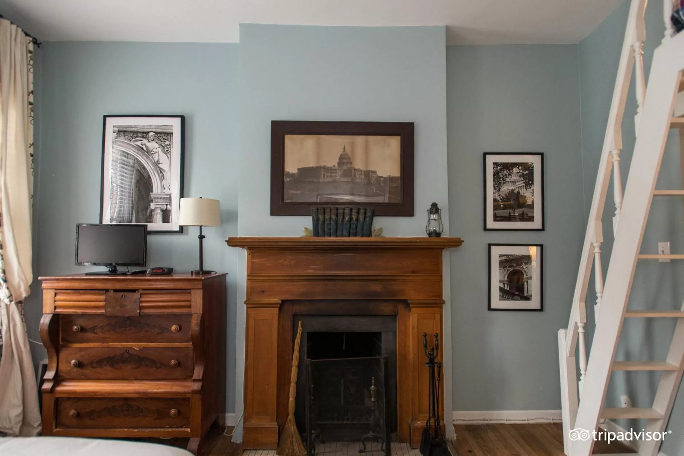 TV and multimedia in Incentra Village Hotel