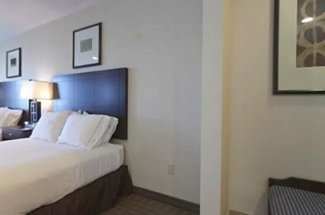 Bed in Holiday Inn Express Hotels Grants - Milan by IHG