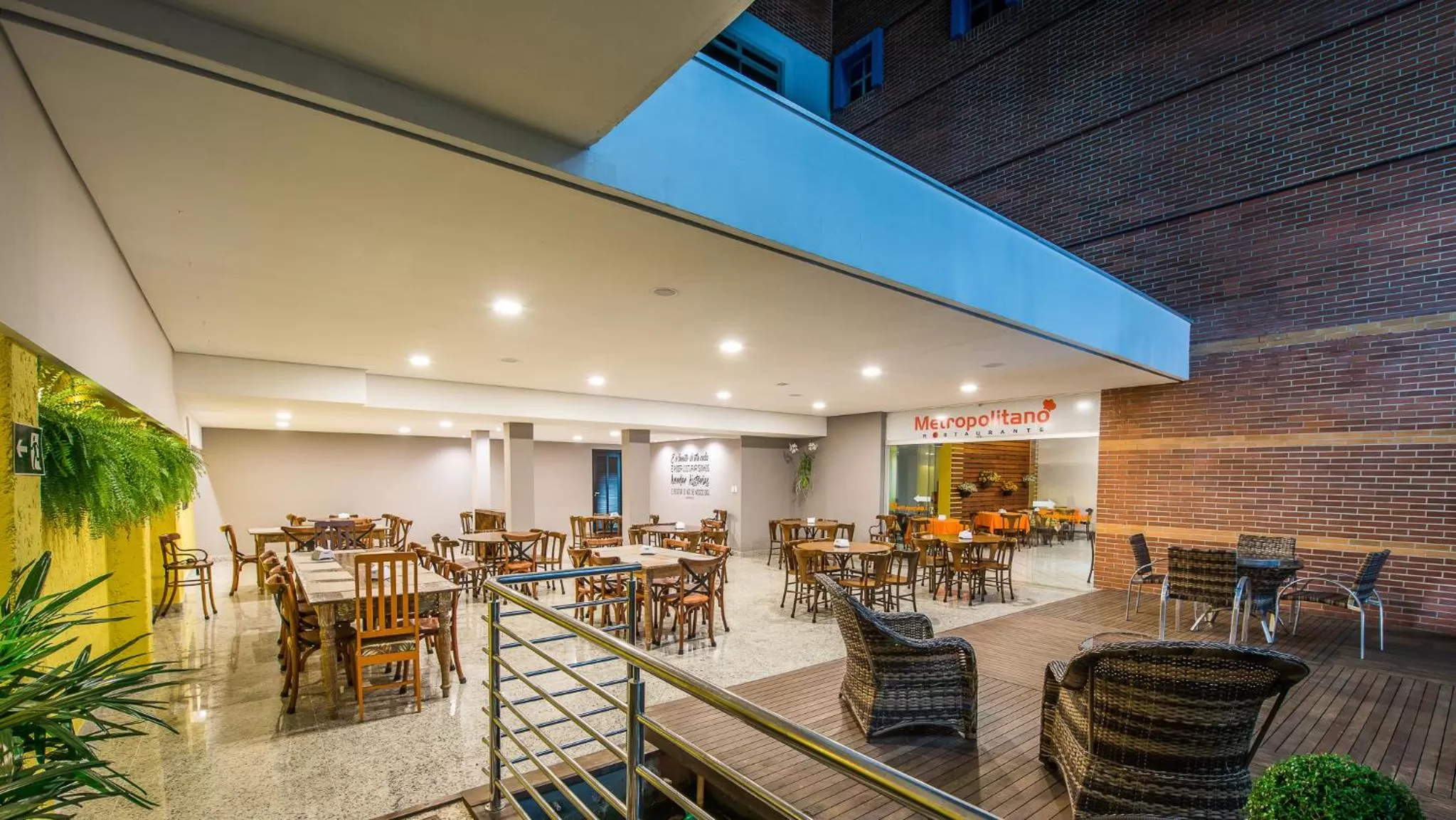 Restaurant/Places to Eat in Hotel Metropolitano