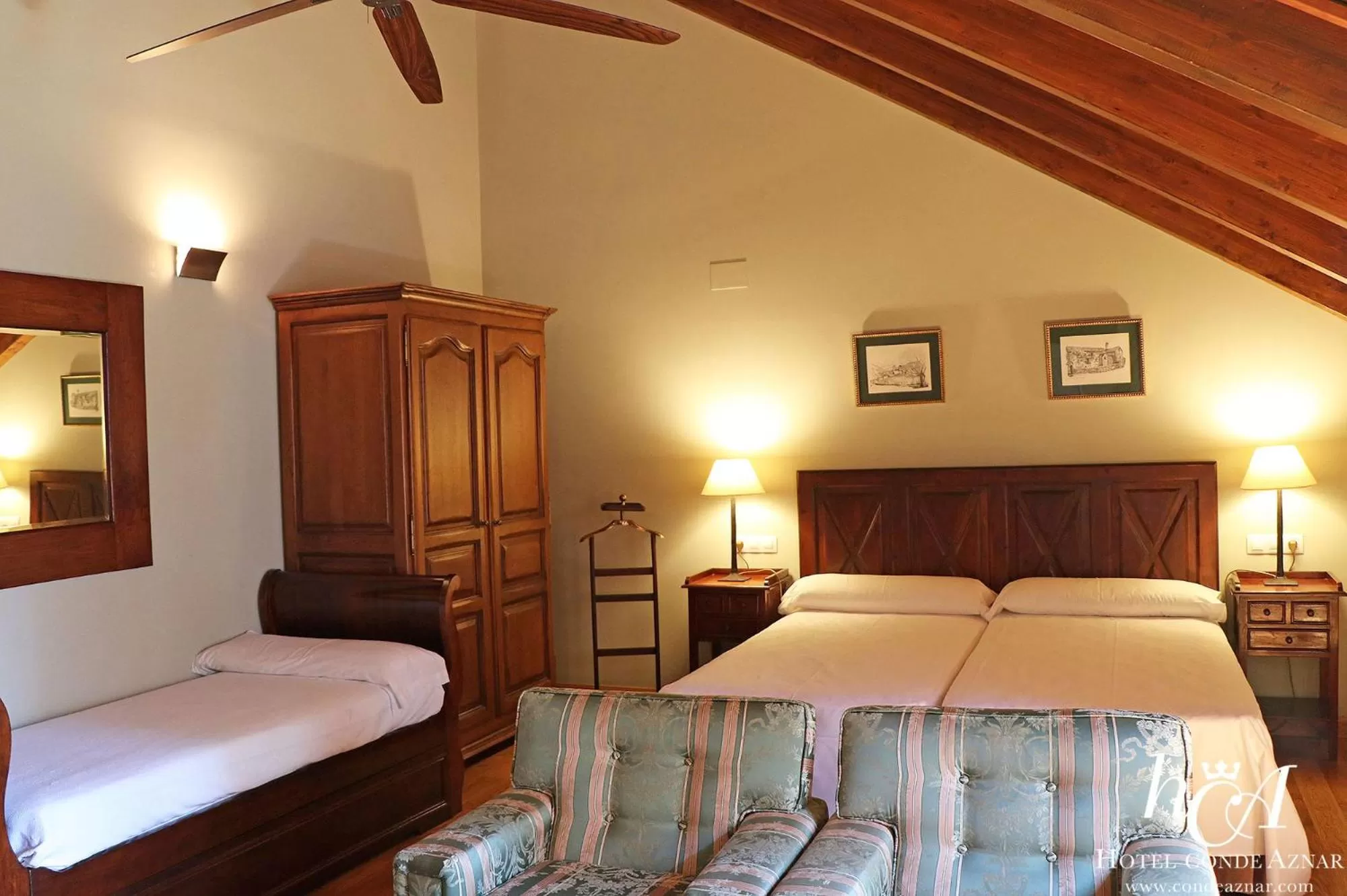 Photo of the whole room, Bed in Conde Aznar