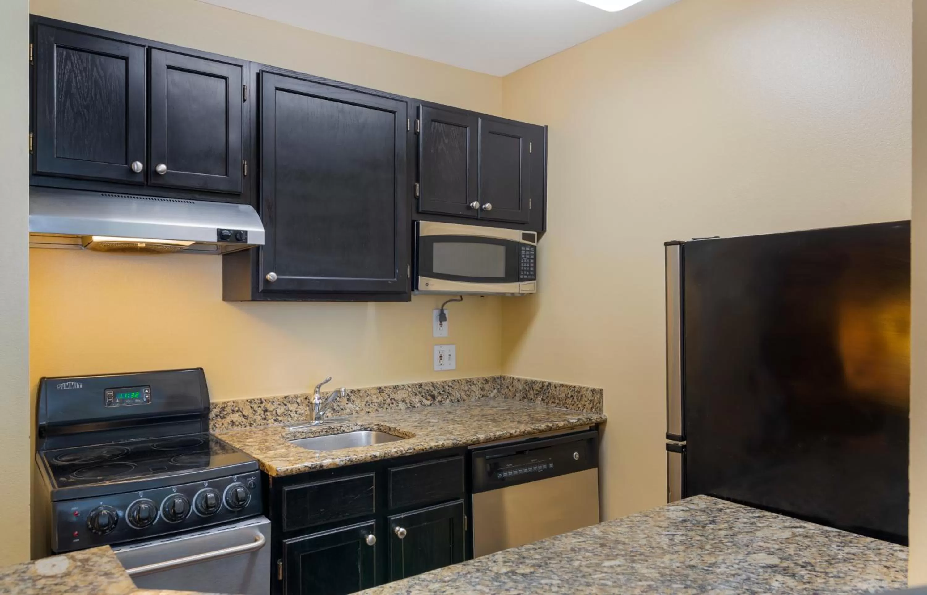 Kitchen or kitchenette in Extended Stay America Suites - Atlanta - Norcross - Peachtree Corners