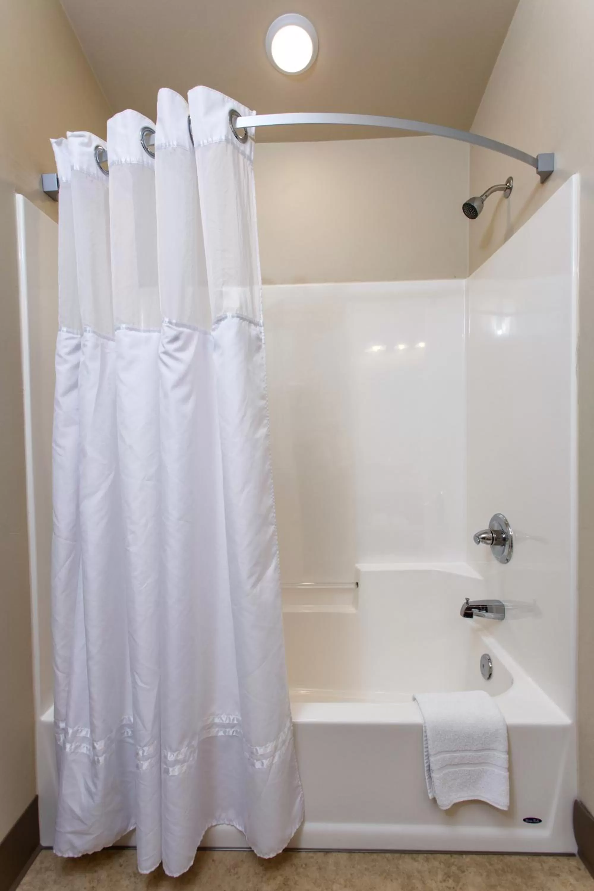 Shower in Julie's Park Cafe & Motel