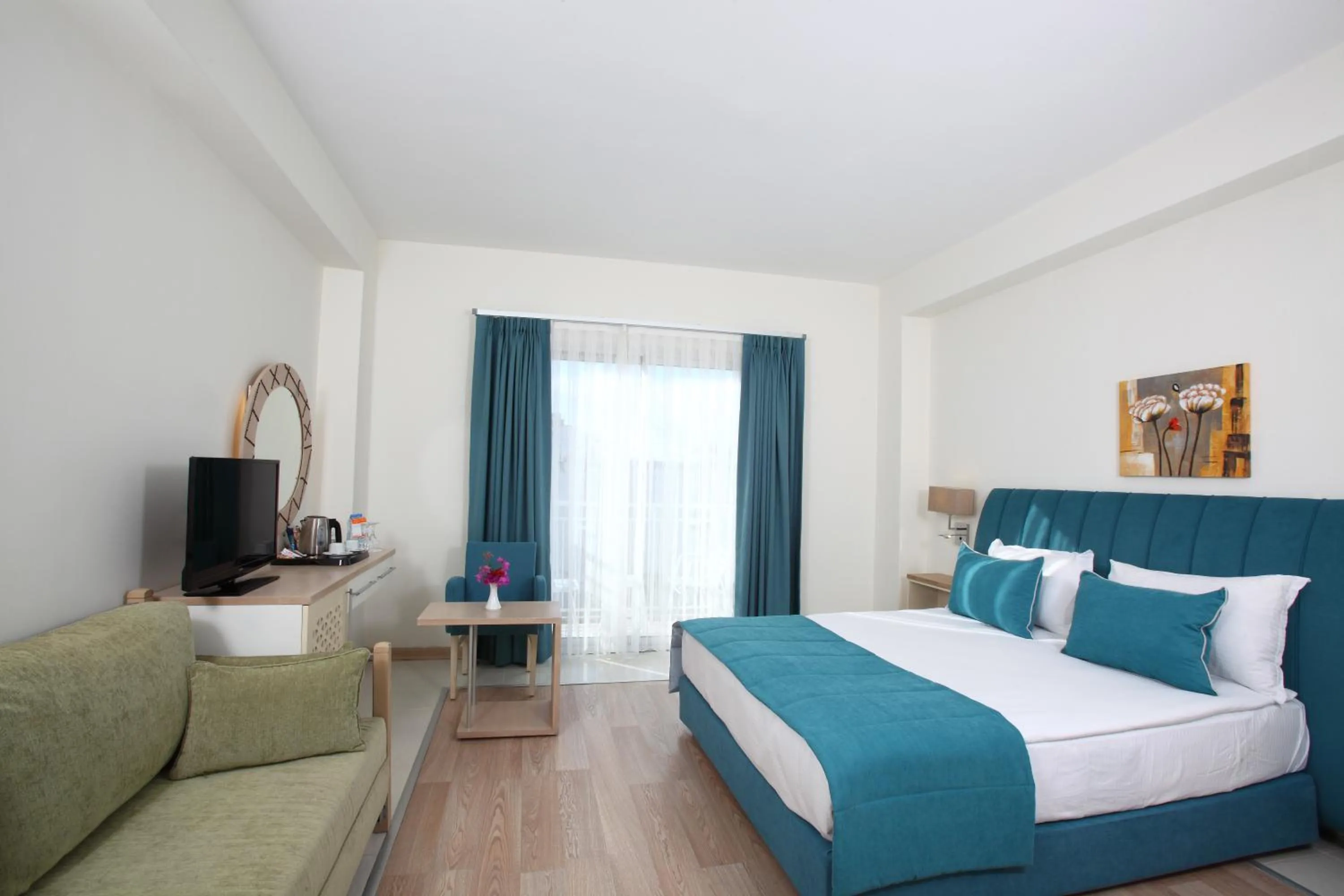 Photo of the whole room, Bed in Mandarin Resort & Spa