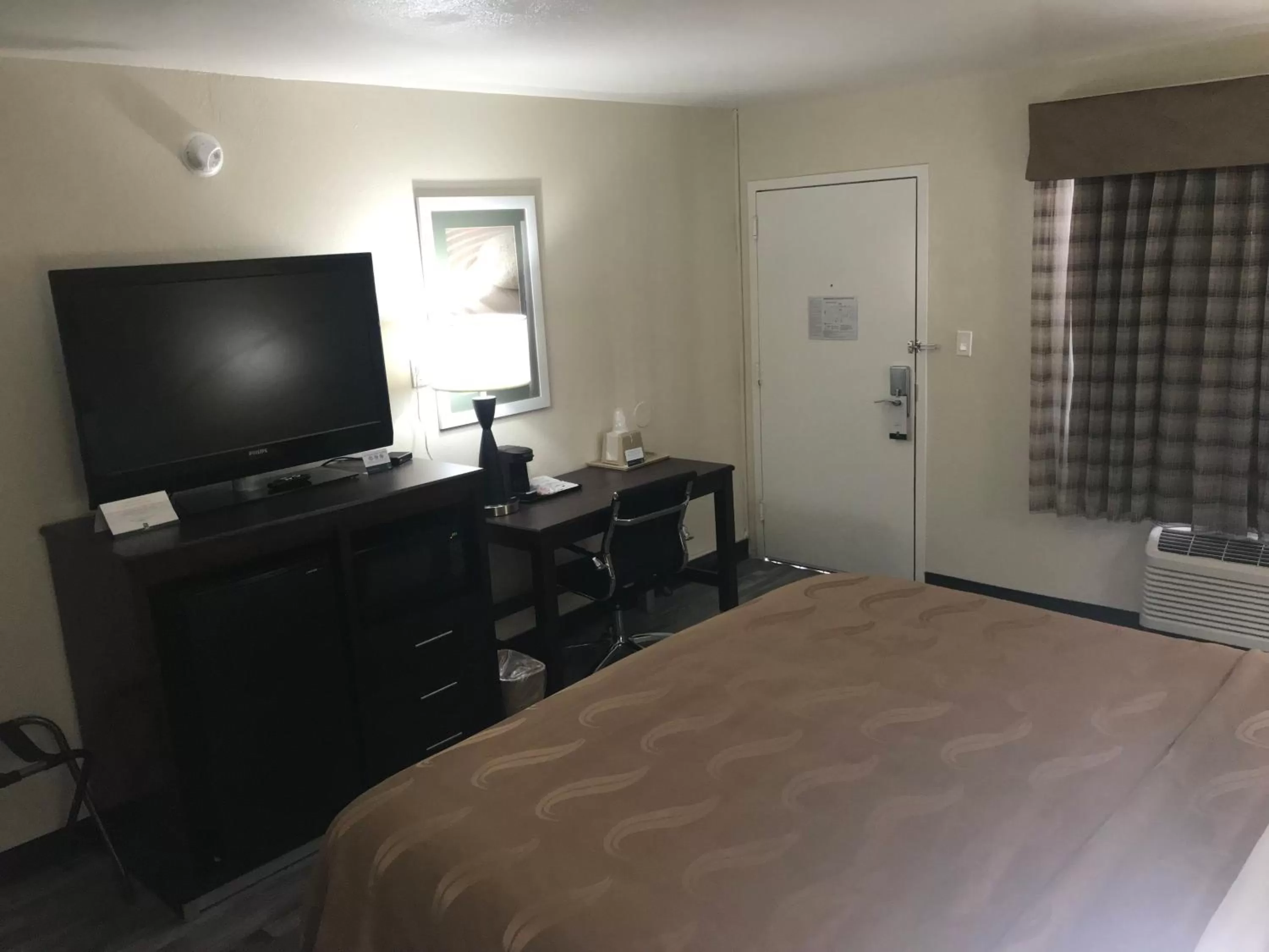 Bedroom in Quality Inn & Suites near Downtown Mesa