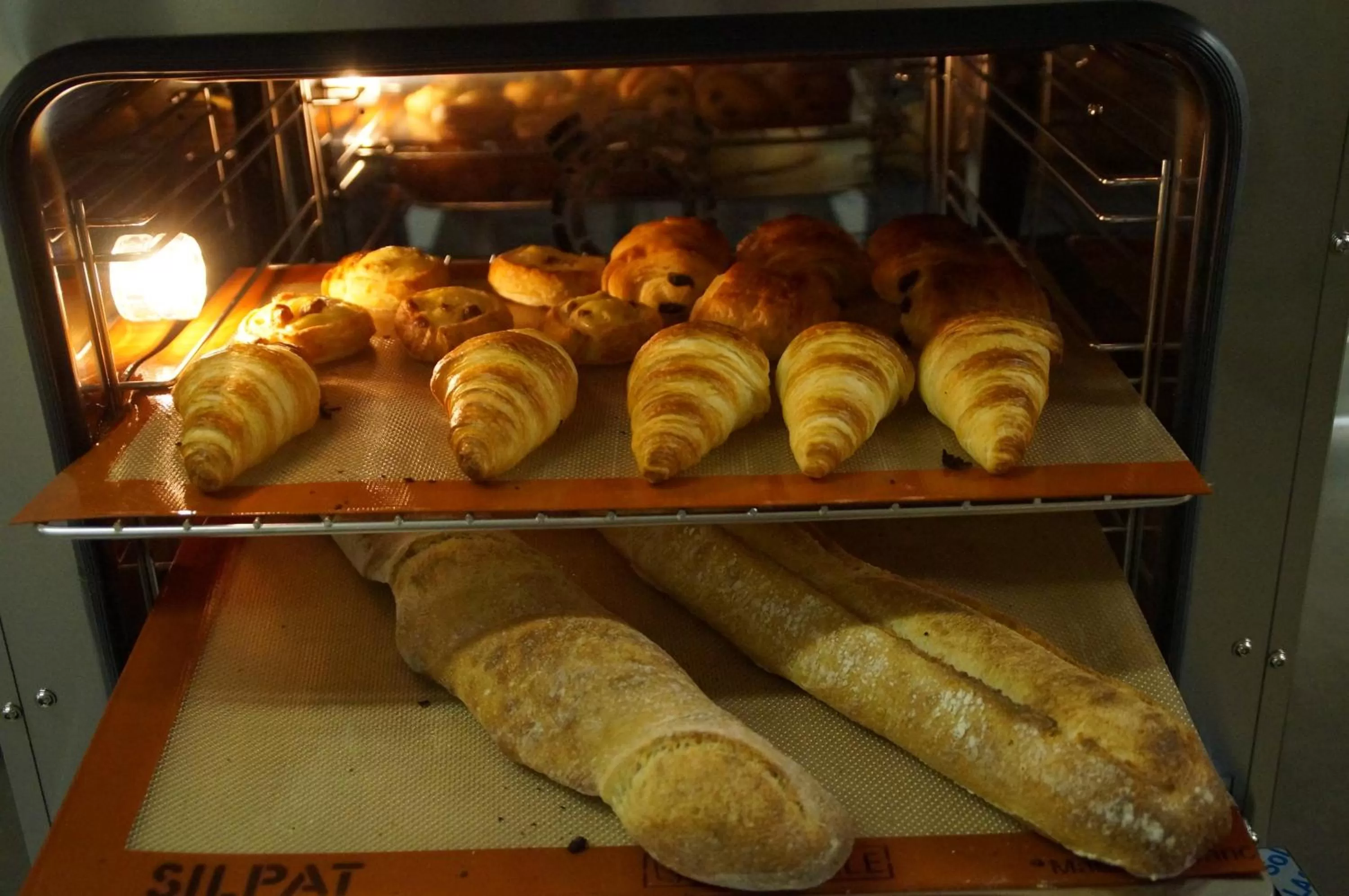 Food and drinks in Hôtel The Originals Access, Bourges Nord Saint-Doulchard