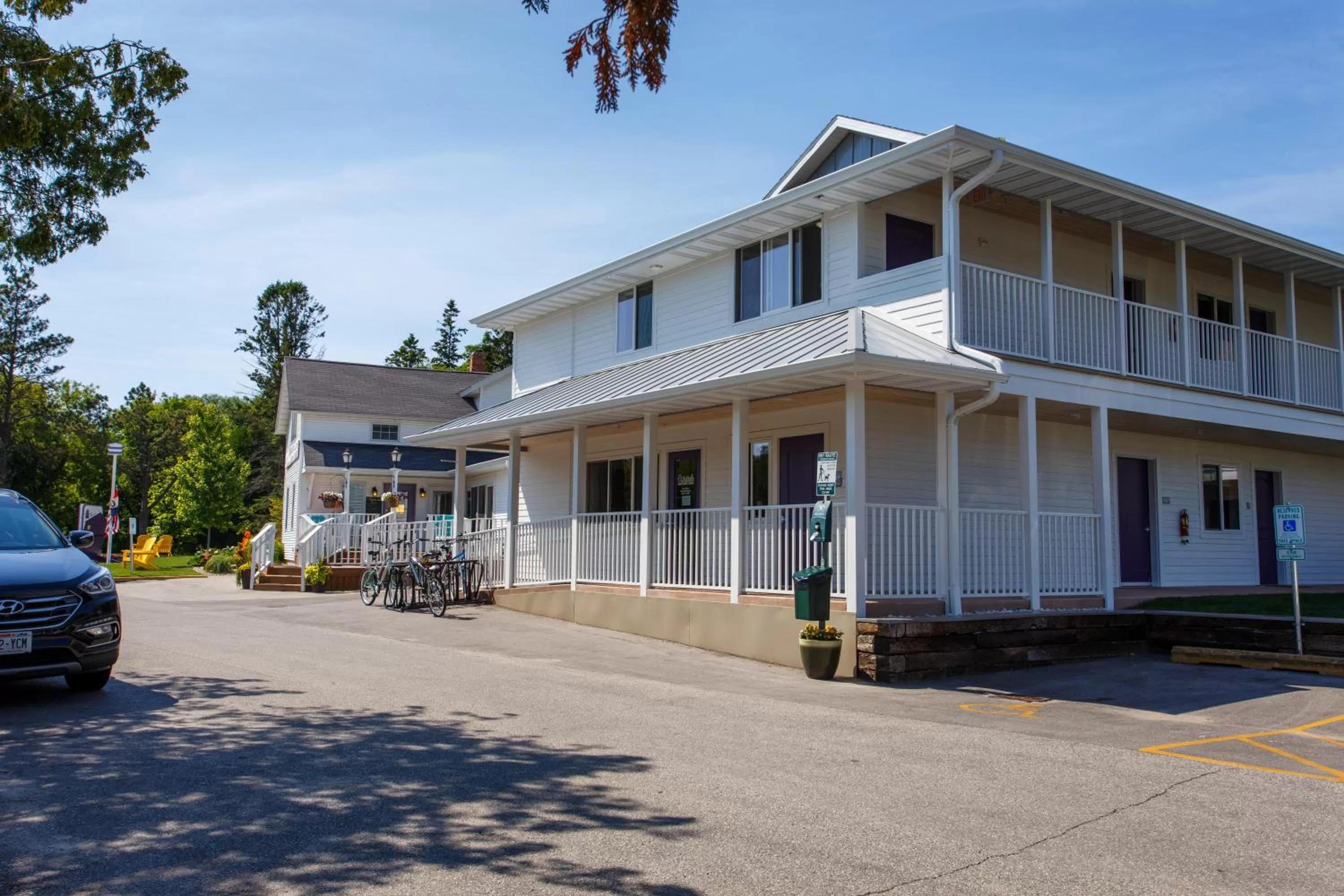 Property building in Julie's Park Cafe & Motel