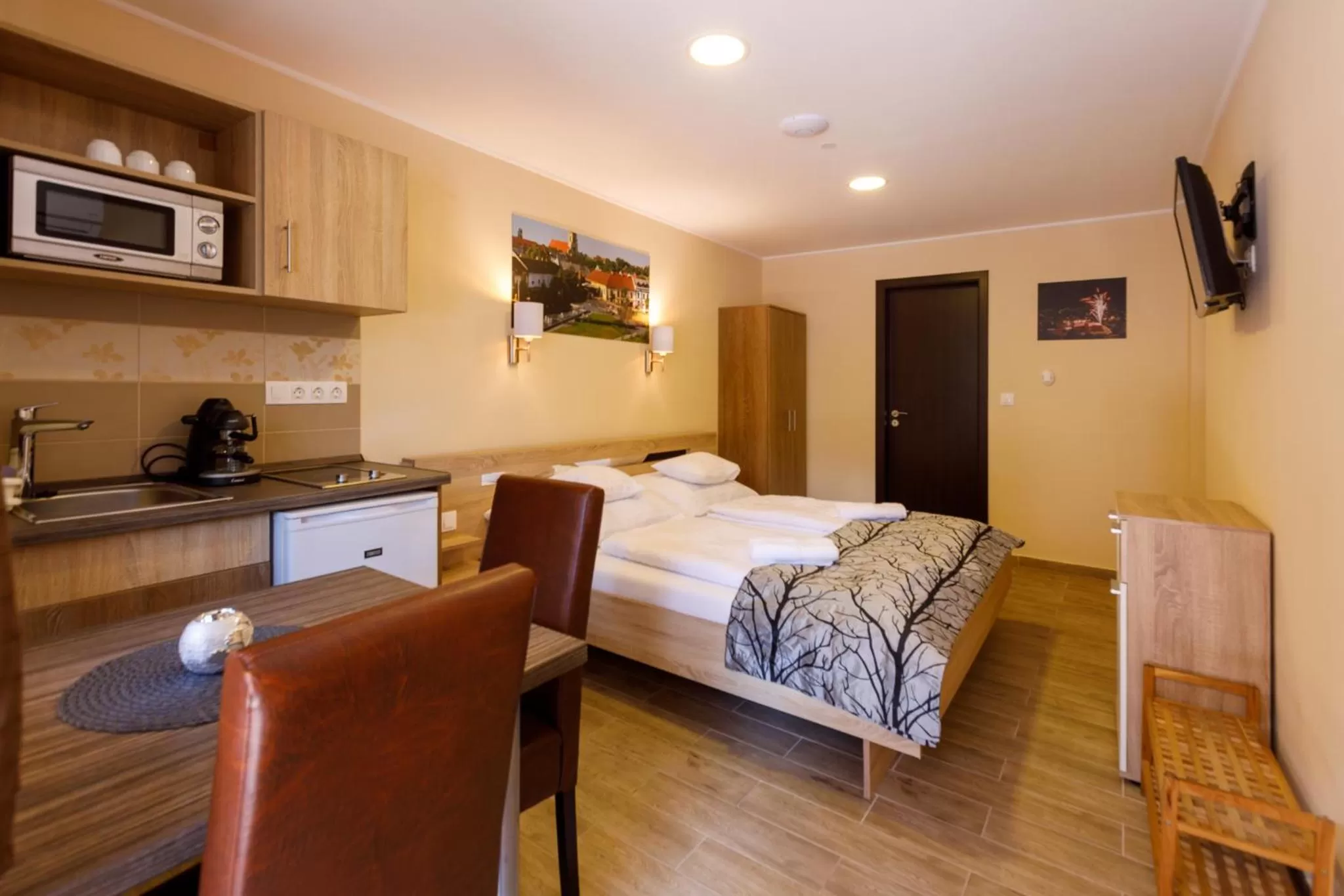 Bed in Central Panzió Gyula