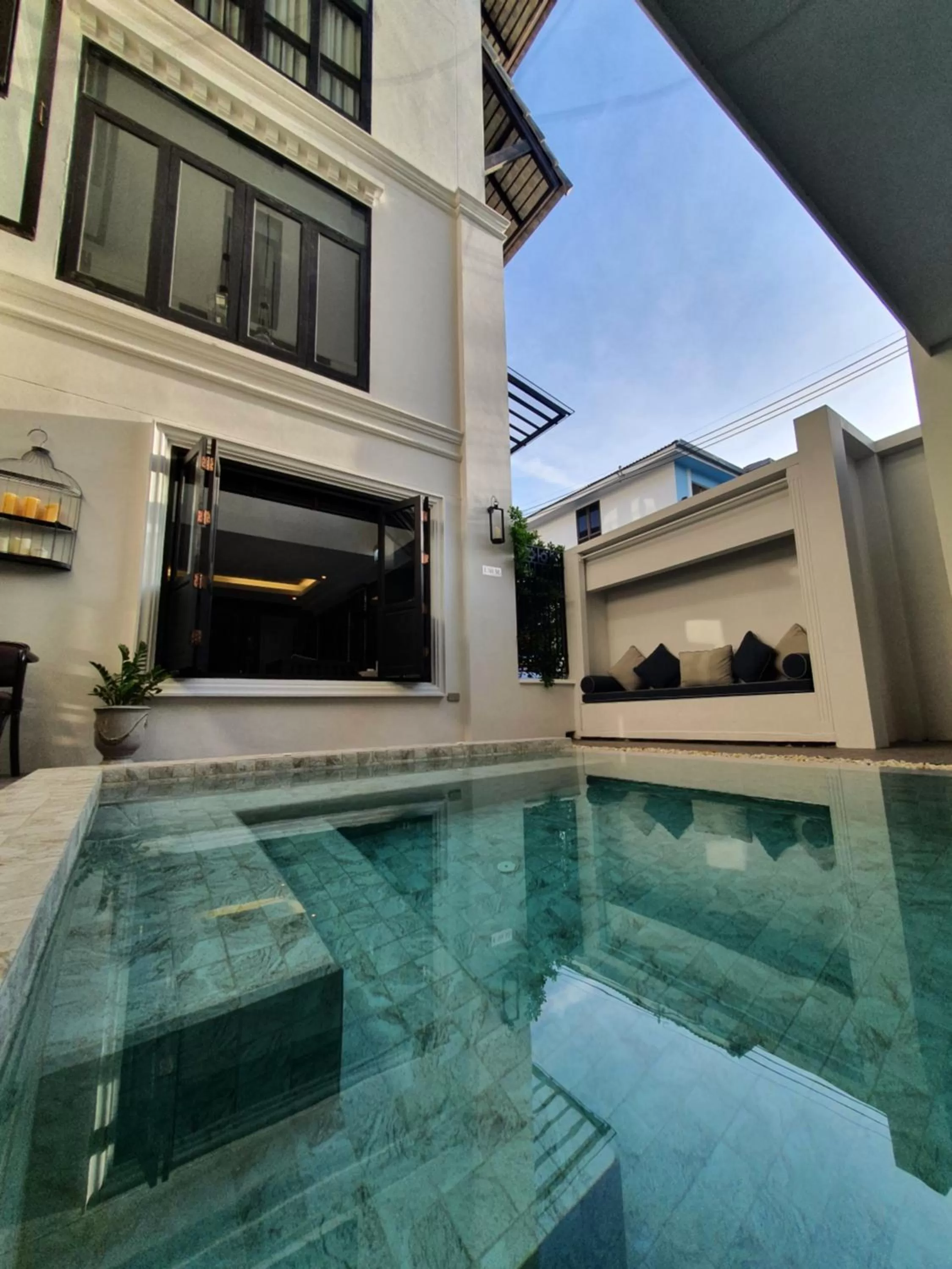 Swimming pool in Cheeva Dee Hotel