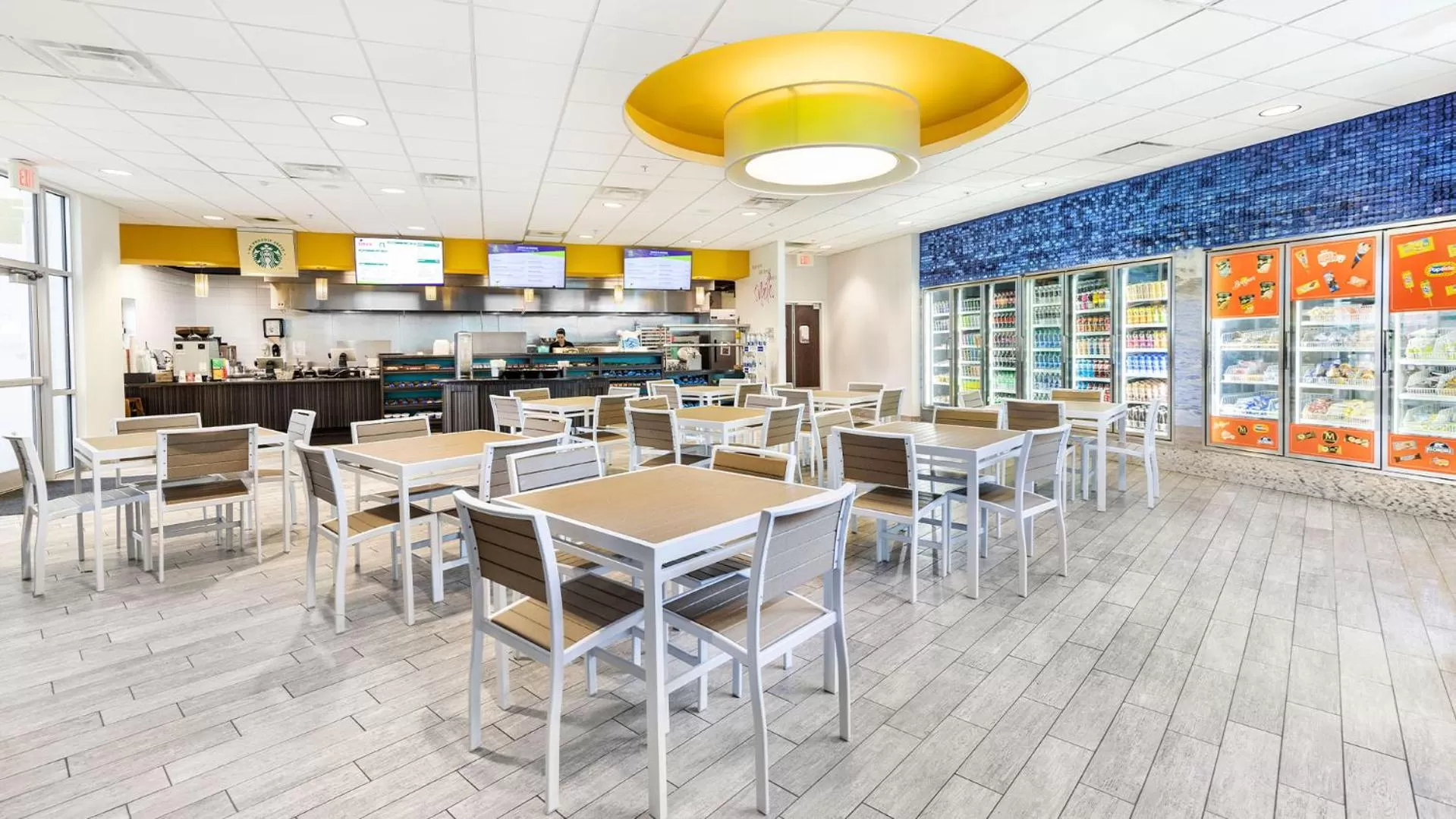 Restaurant/places to eat in Avanti International Resort