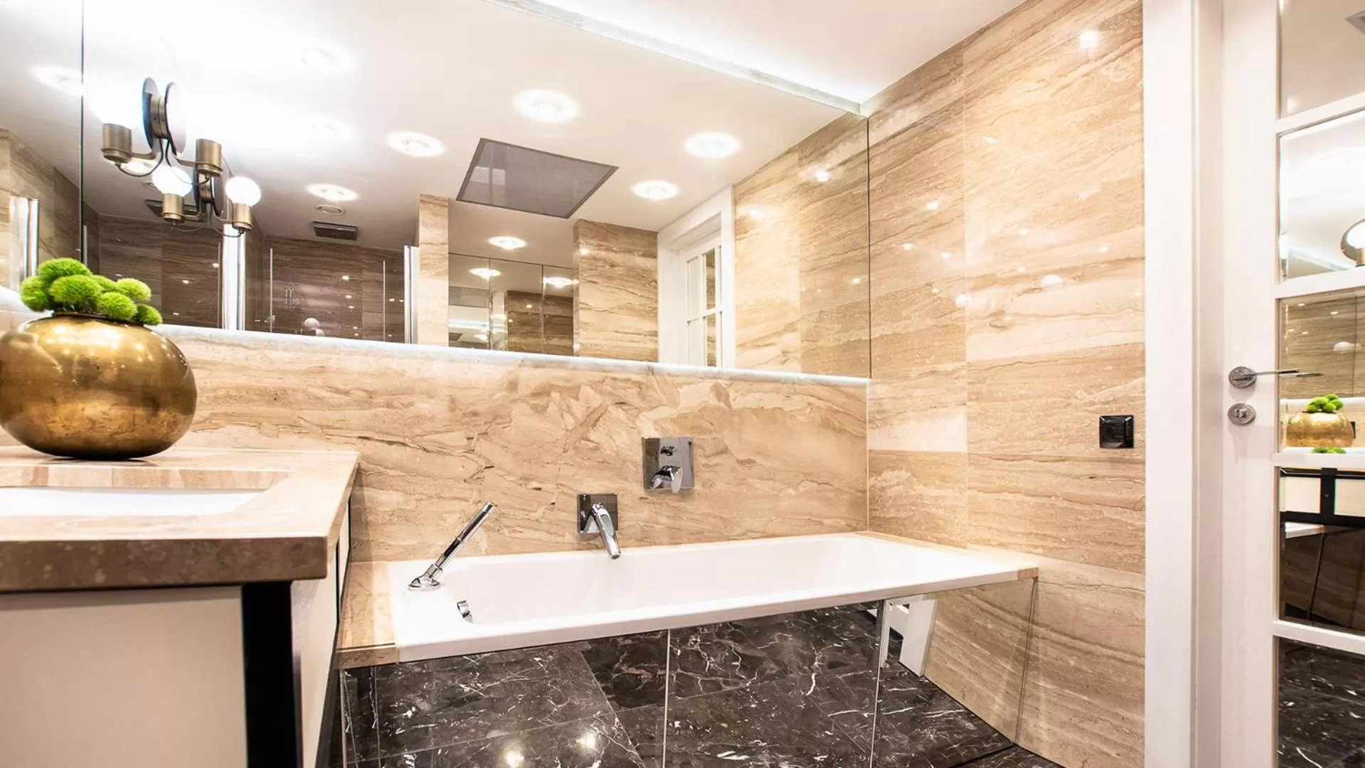 Bathroom in Ultra Marine by Zdrojowa