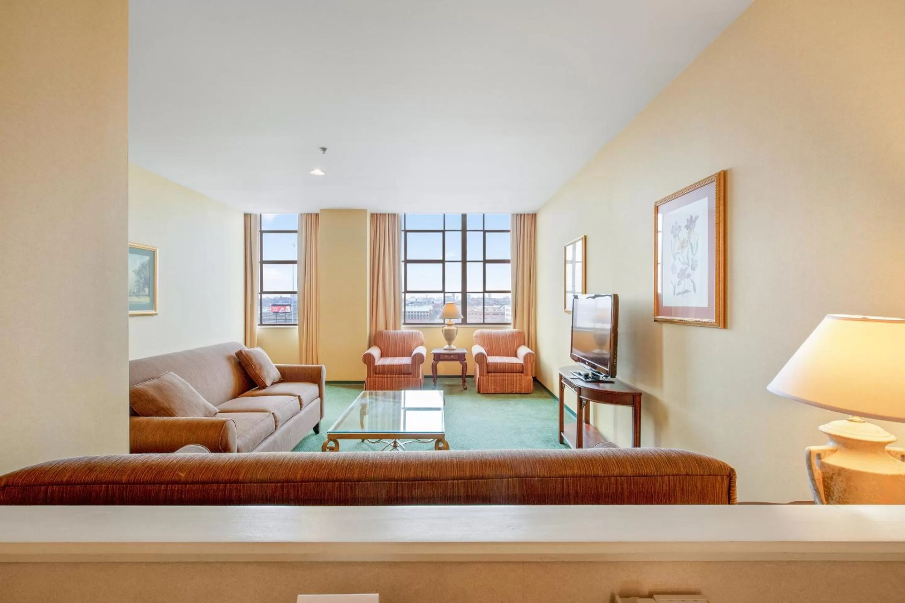 Bedroom, Seating Area in OYO Hotel St Louis Downtown City Center MO