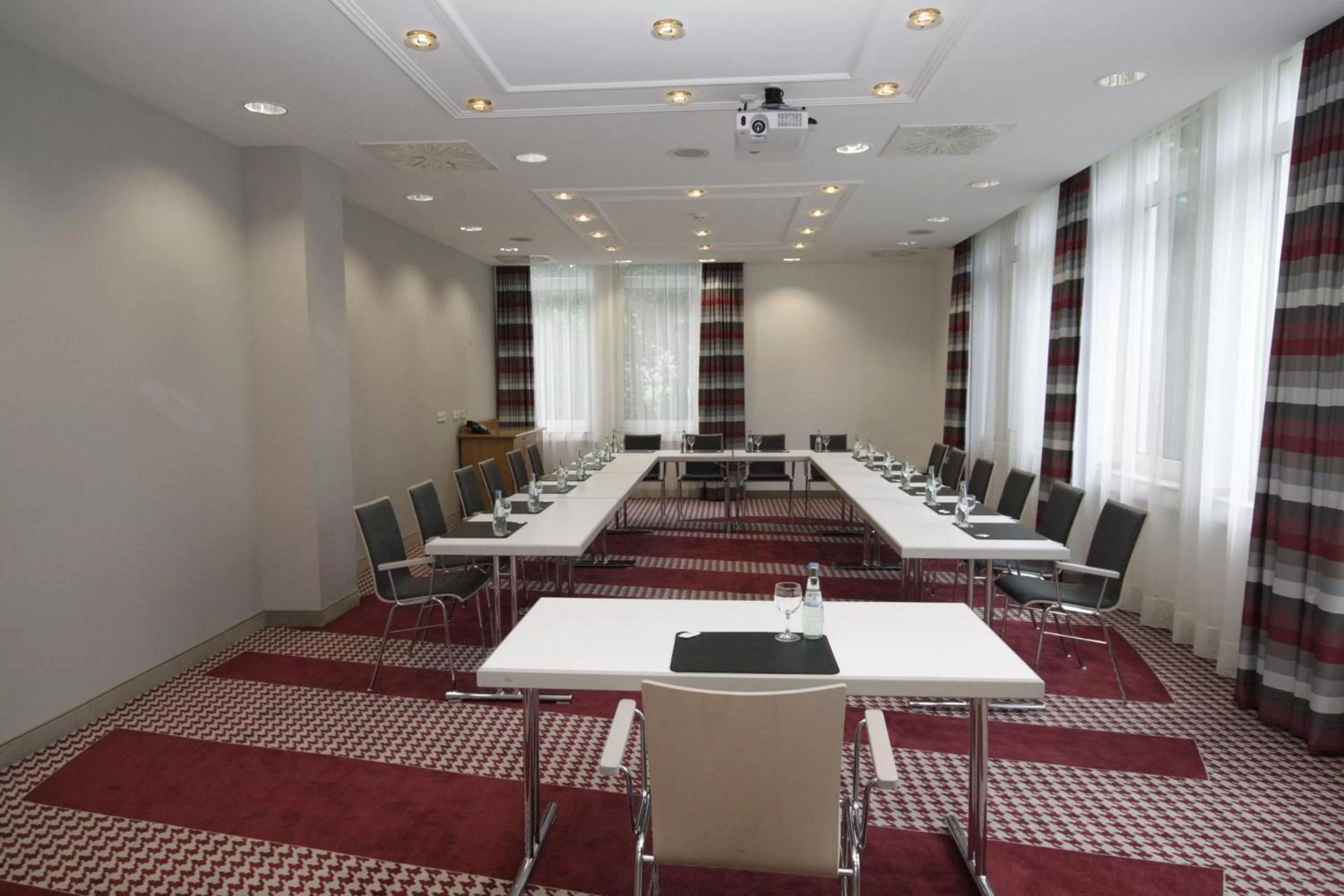 Meeting/conference room in Holiday Inn Frankfurt Airport - Neu-Isenburg by IHG