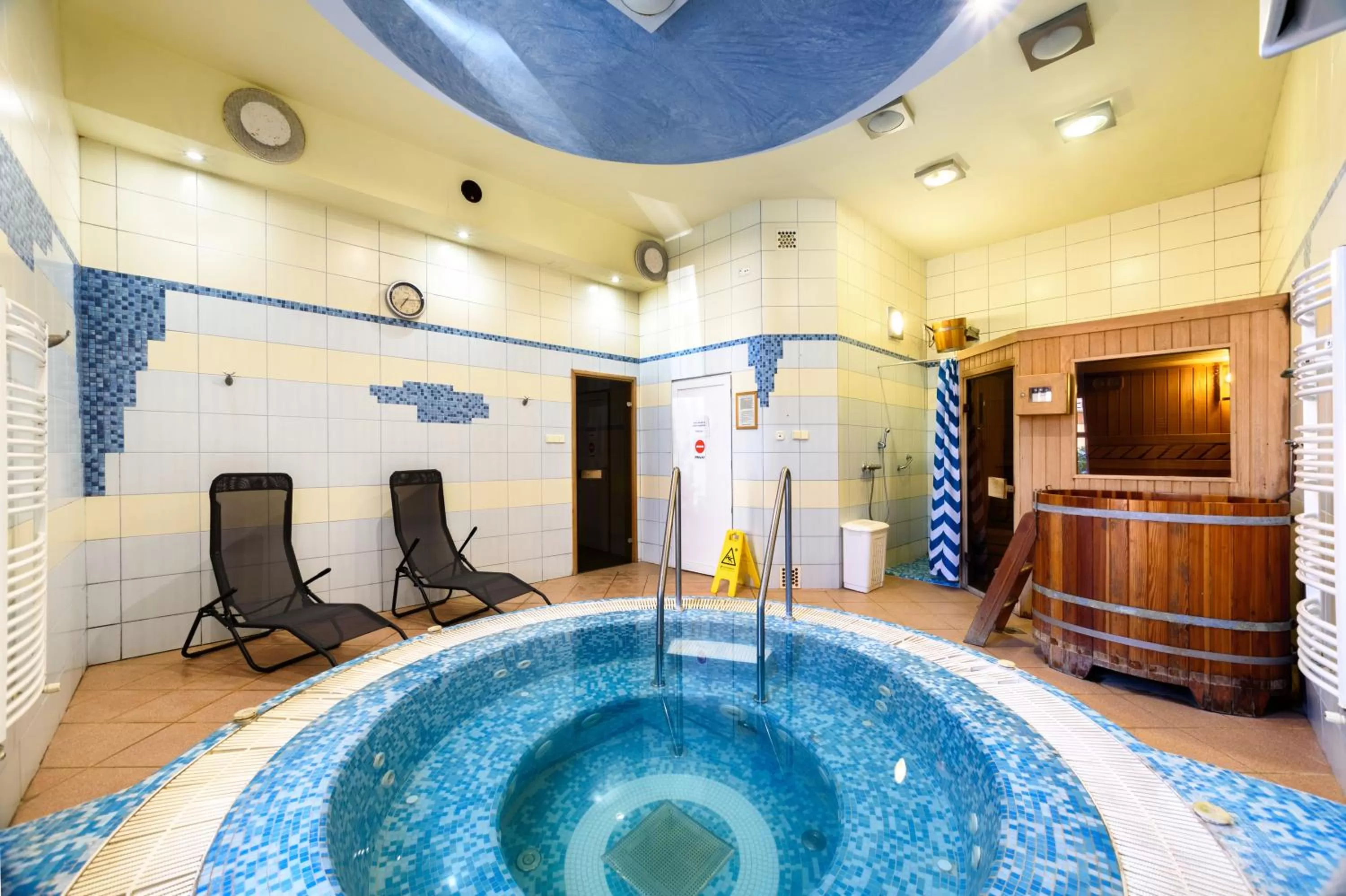 Hot Tub in Hotel Négy Évszak