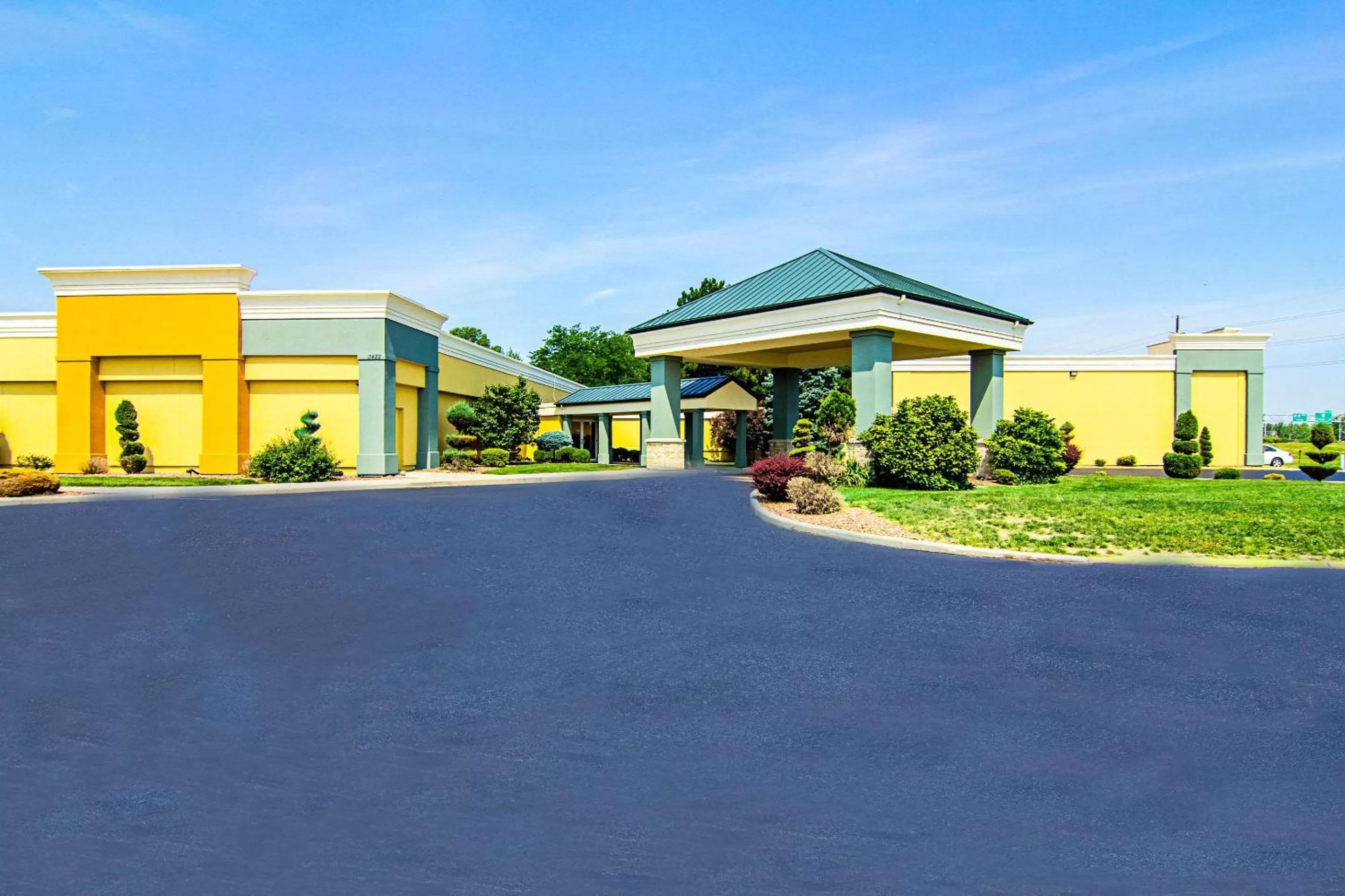 Property Building in Quality Inn