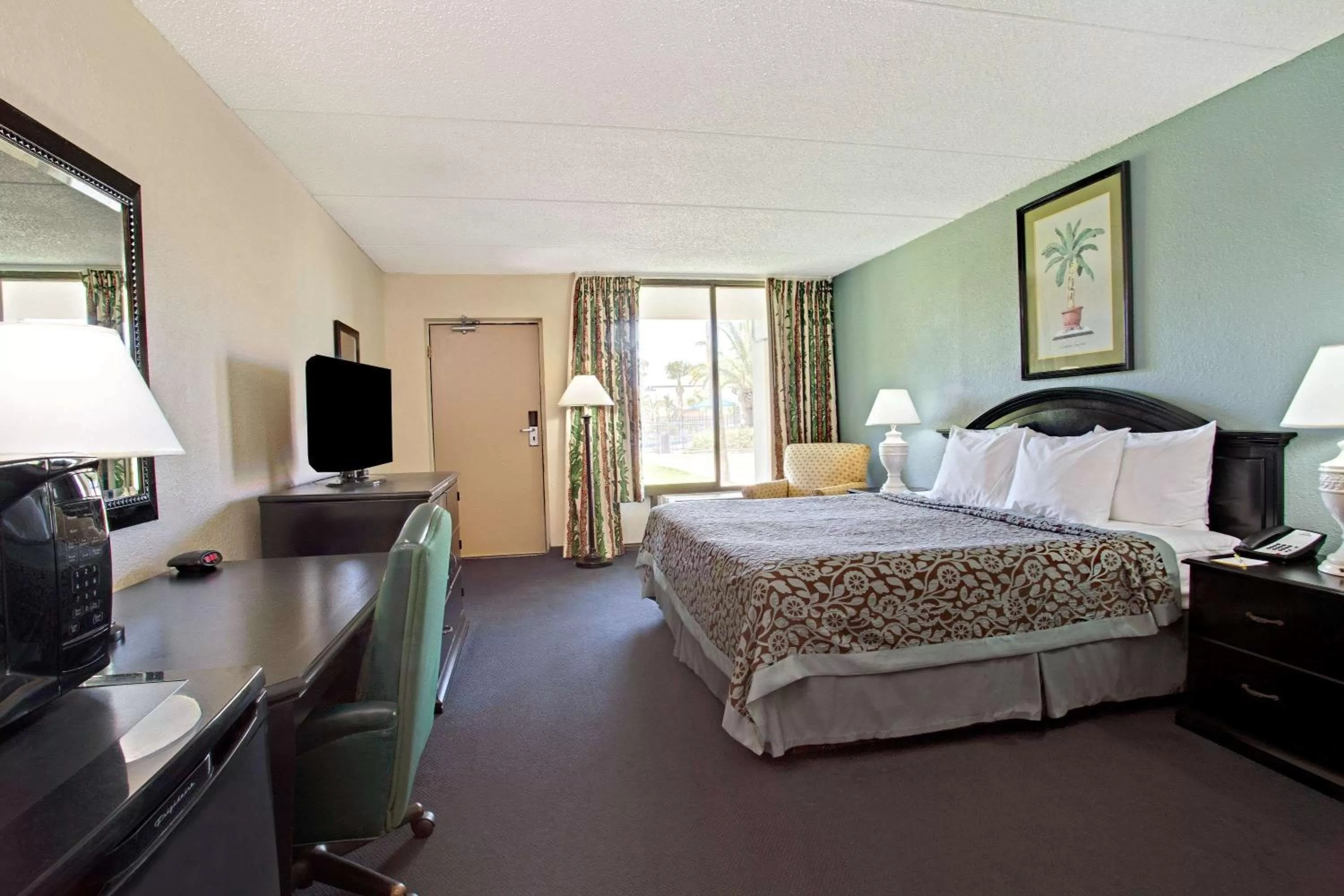Photo of the whole room, Bed in Days Inn by Wyndham Orlando Airport Florida Mall
