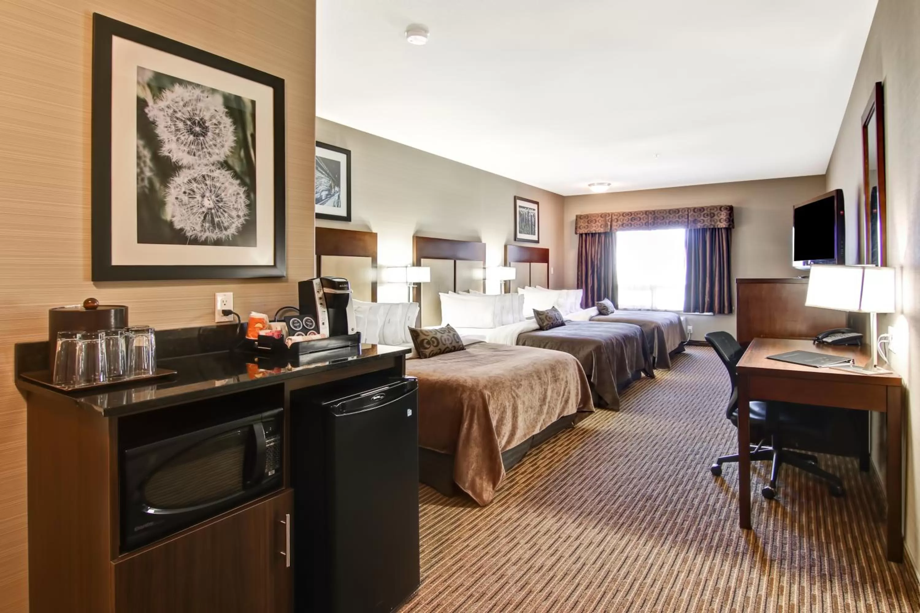 Photo of the whole room, Bed in Canalta Hotel Assiniboia