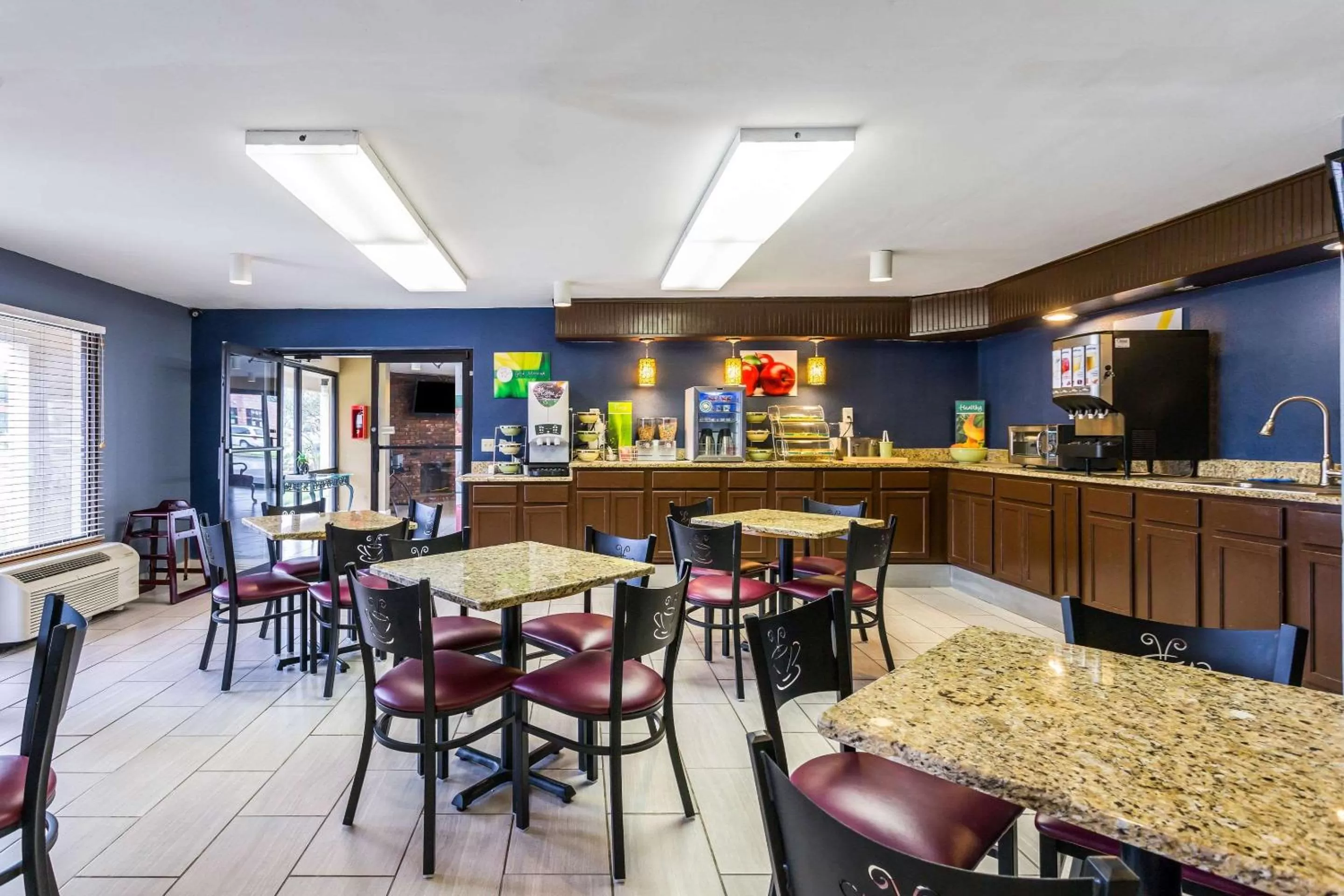 Restaurant/places to eat in Quality Inn Indianola