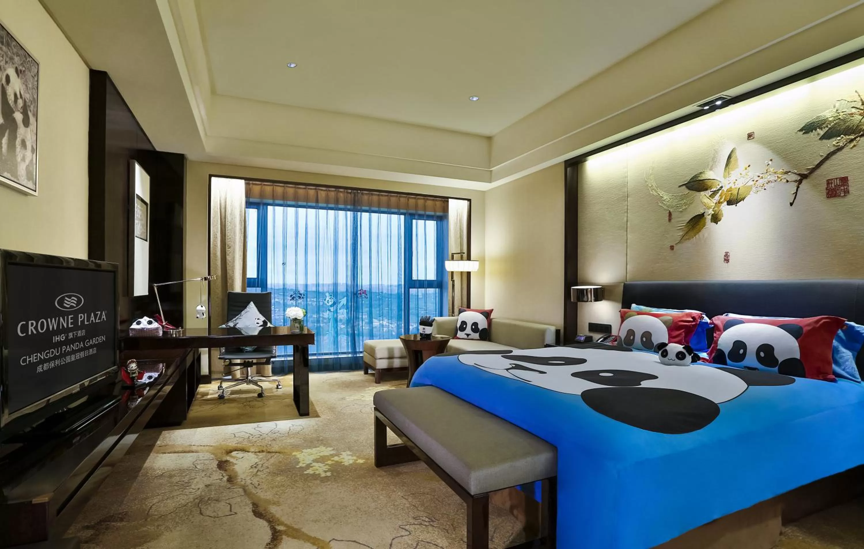 Photo of the whole room, Bed in Crowne Plaza Chengdu Panda Garden by IHG