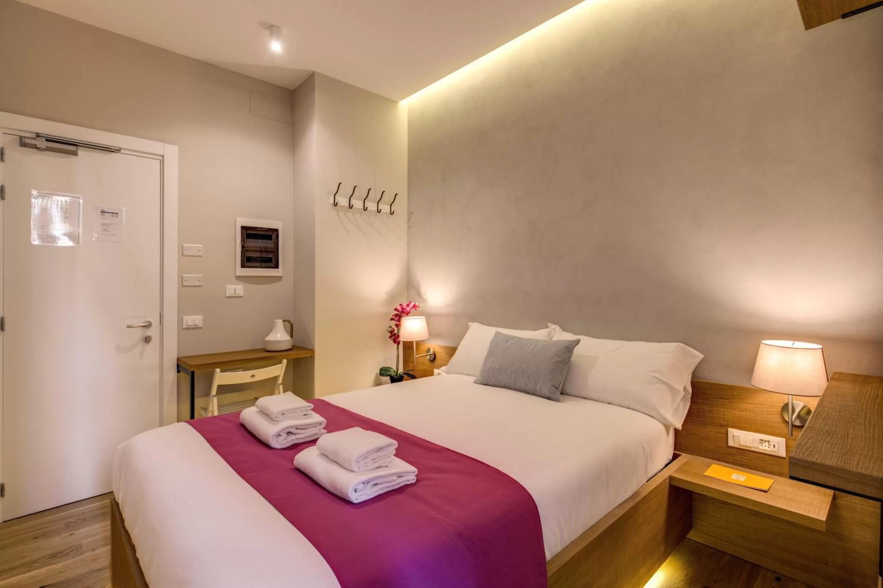 Photo of the whole room, Bed in The Spanish Suite Piazza di Spagna