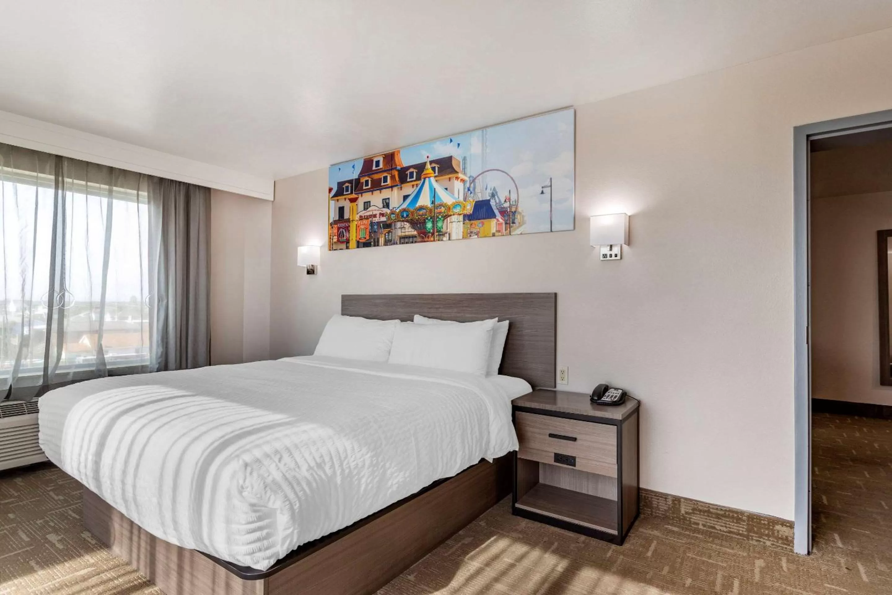 Bedroom, Bed in Clarion Pointe Galveston Seawall