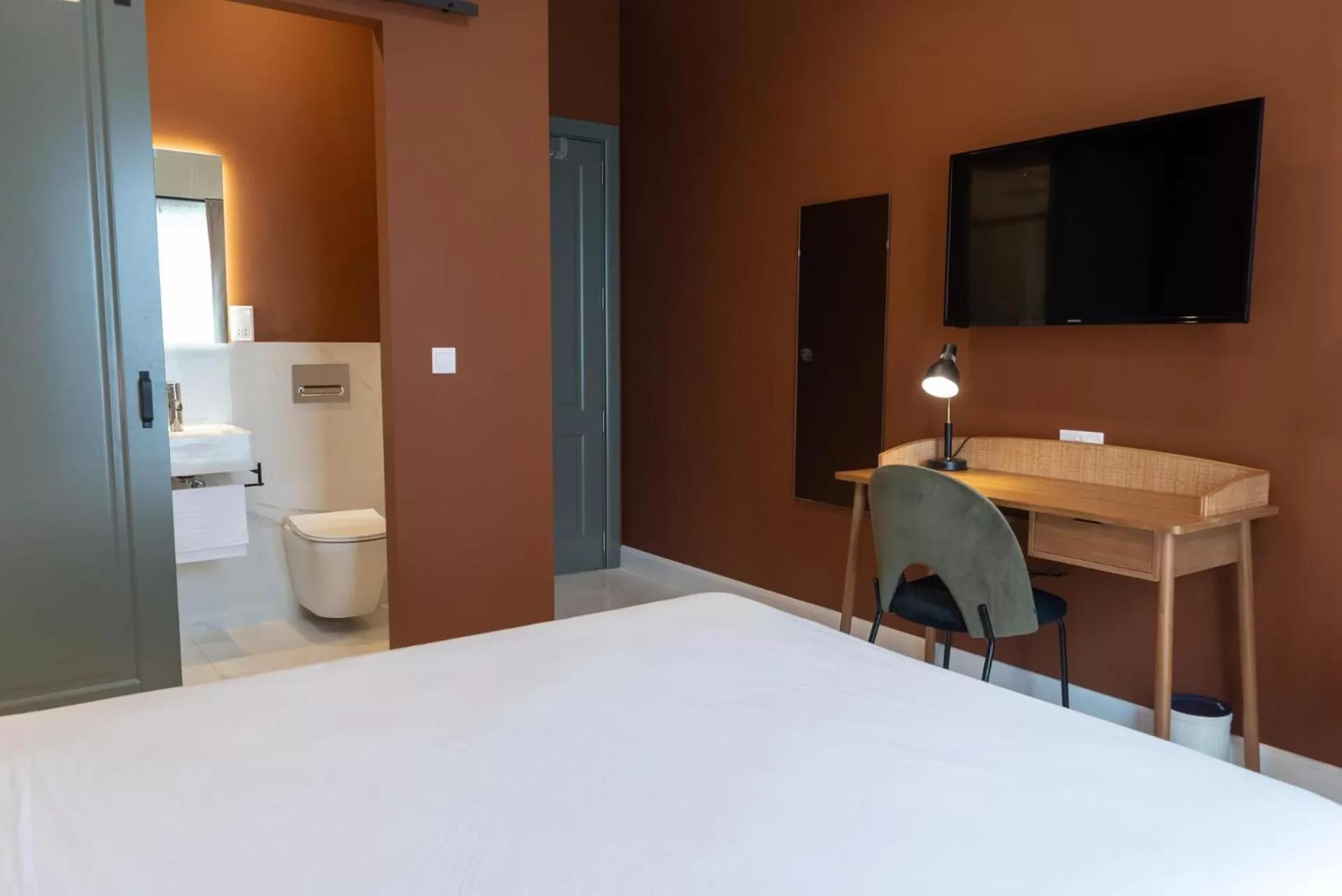 Bathroom, Bed in The Carob Tree