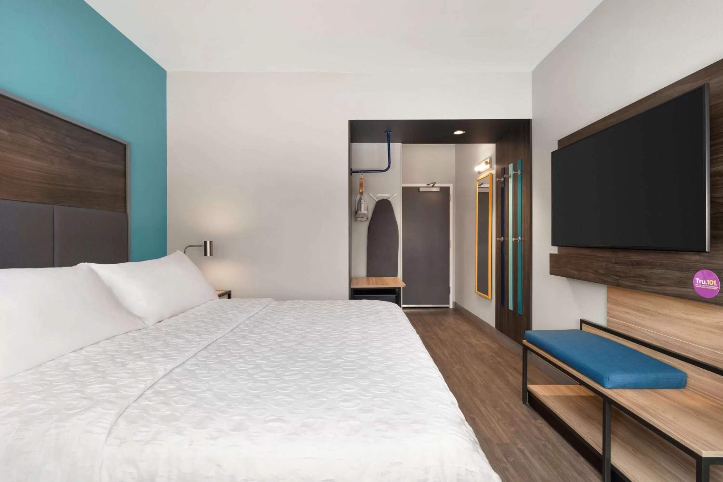 Bed in Tru By Hilton Albany Airport, Ny