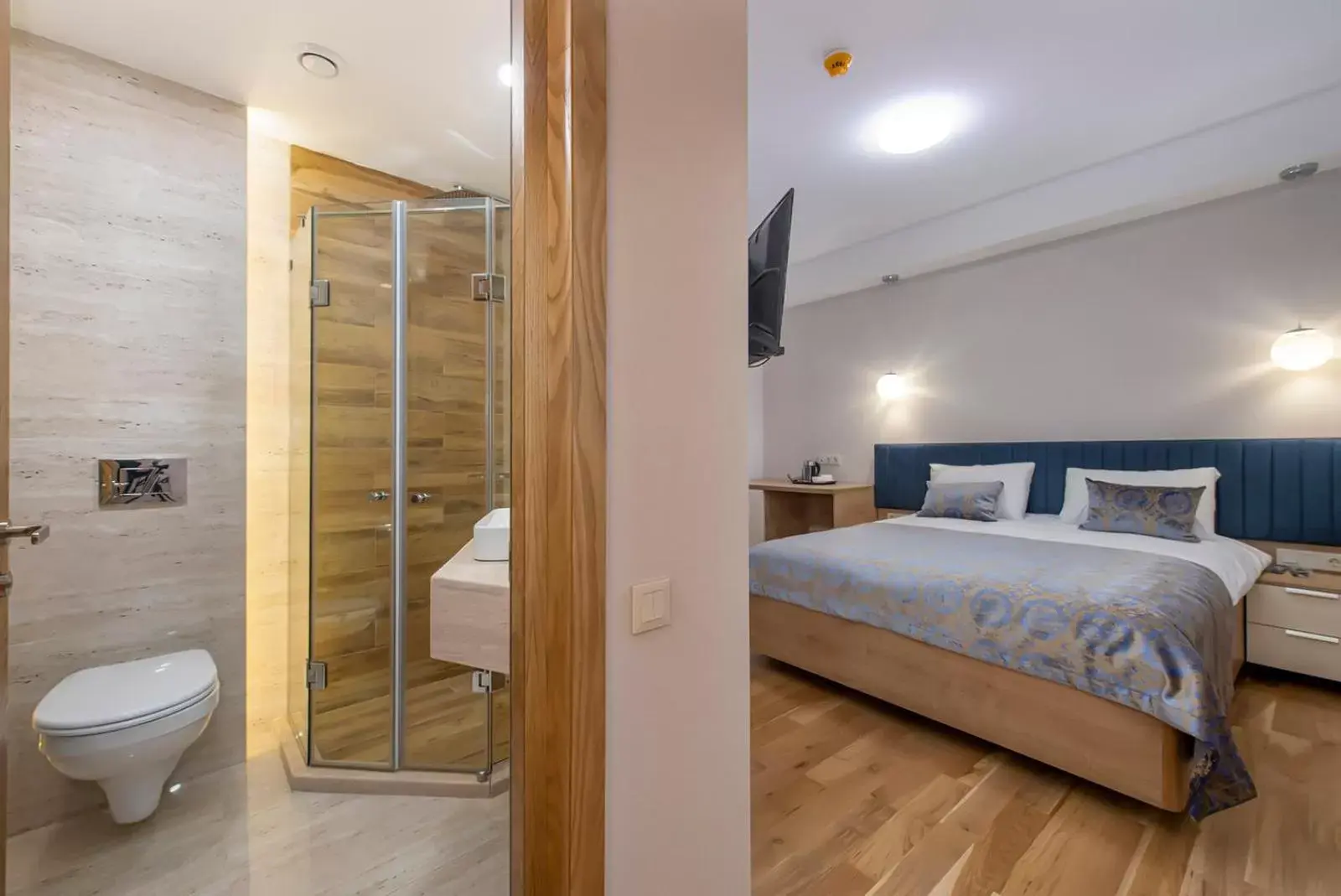 Standard Double Room in Hotel Embassy Standard Double Room in Hotel Embassy