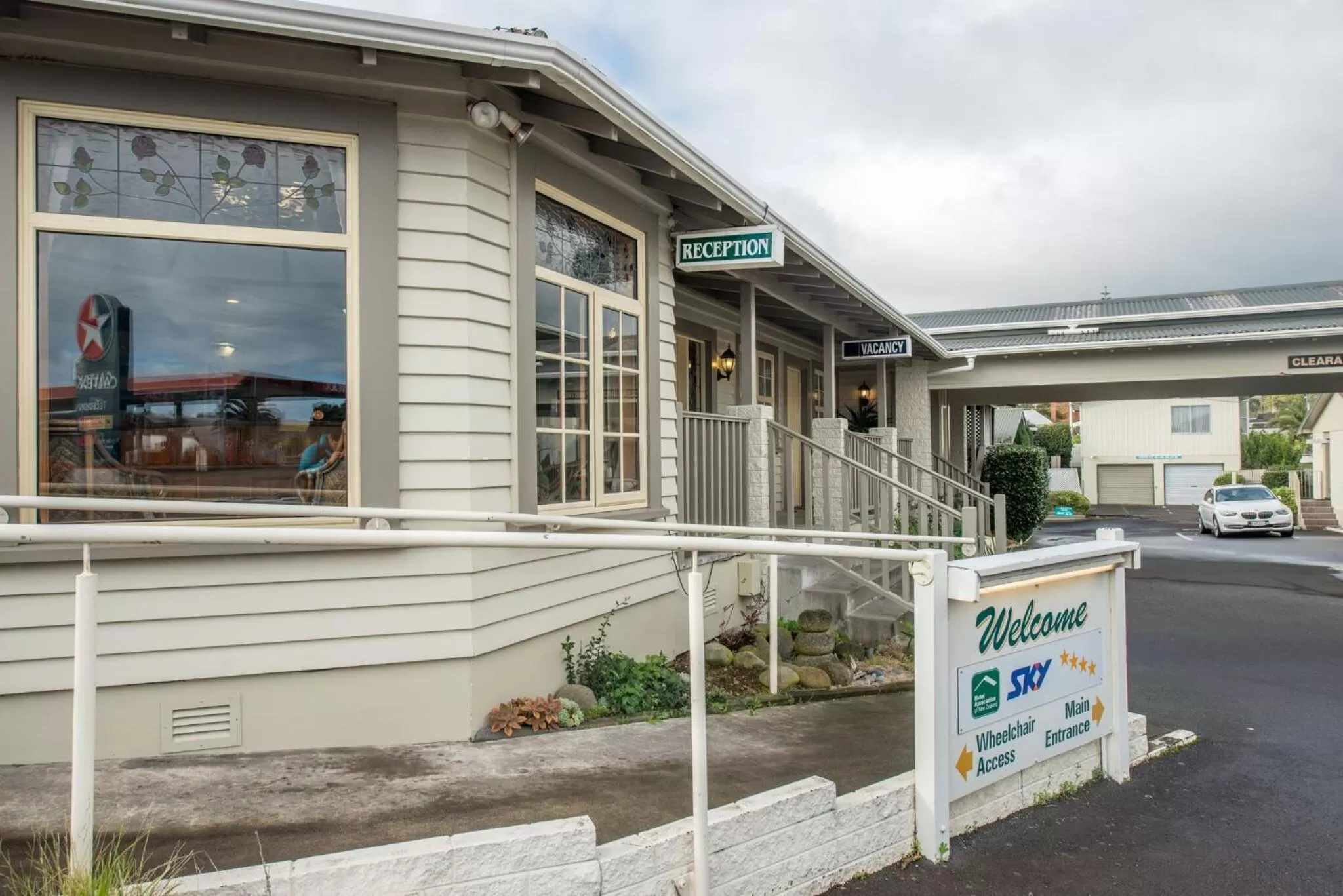 Facade/entrance in Amber Court Motel
