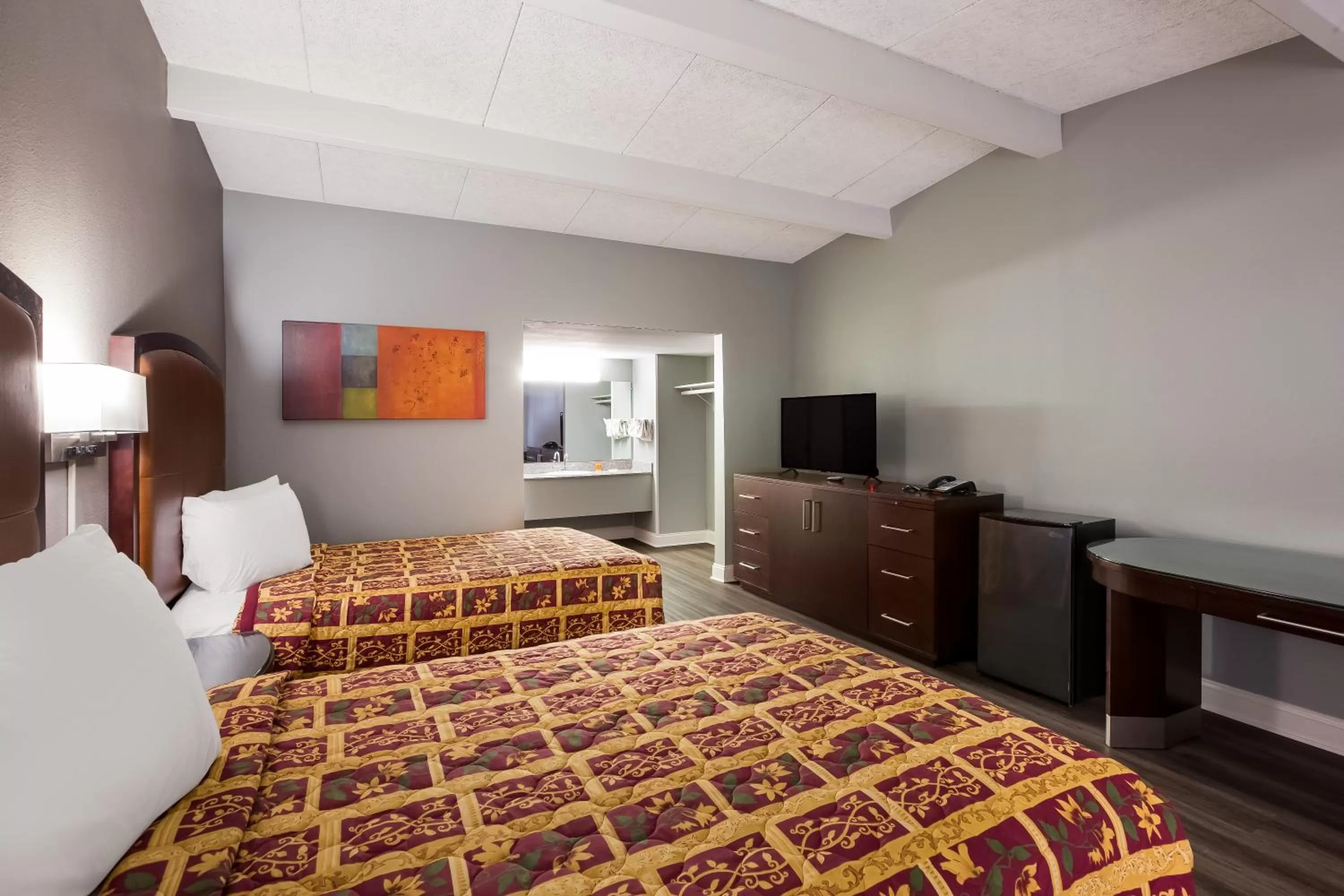 Bed in Knights Inn Fayetteville - Fort Bragg