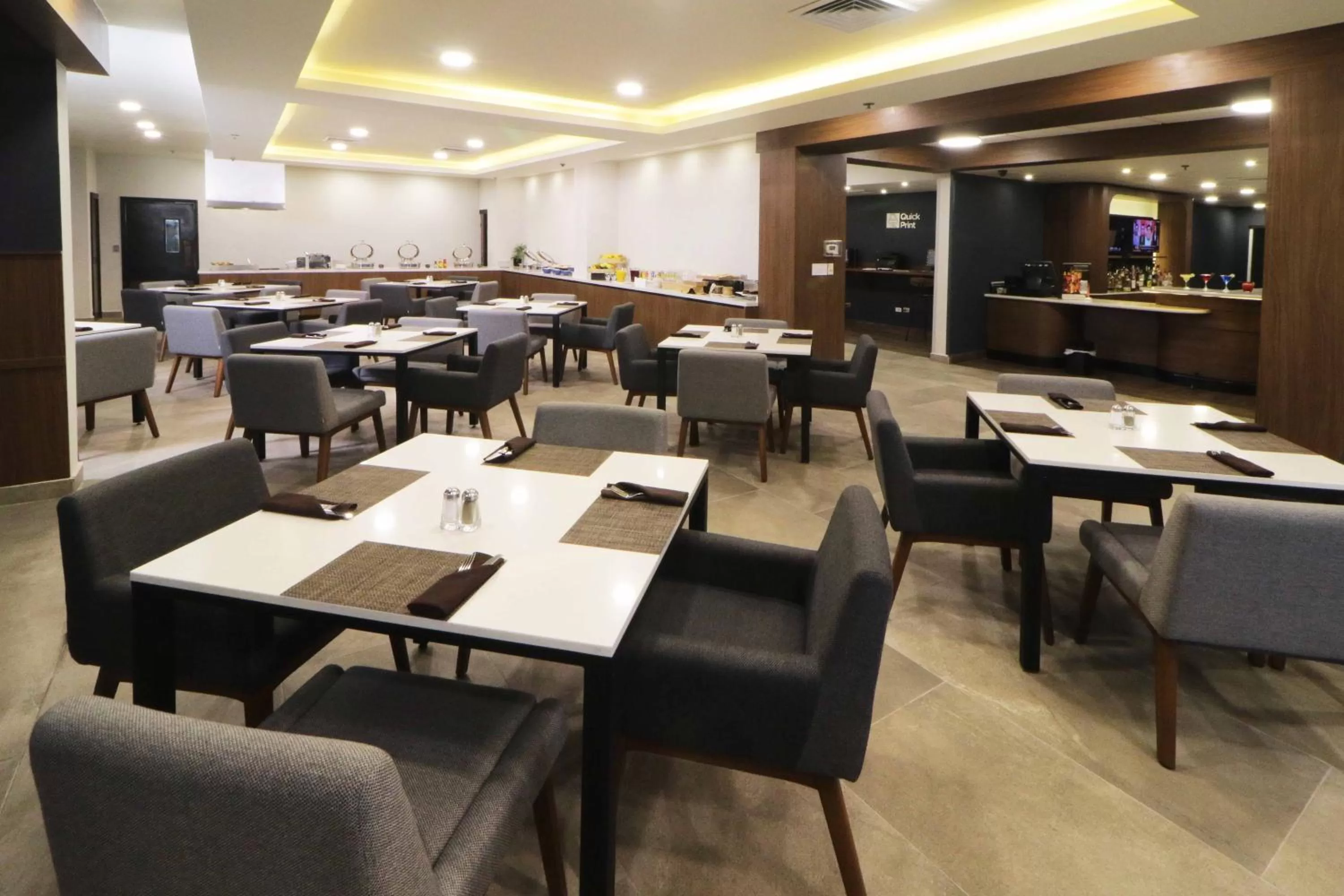 Restaurant/places to eat in Courtyard Monterrey Airport